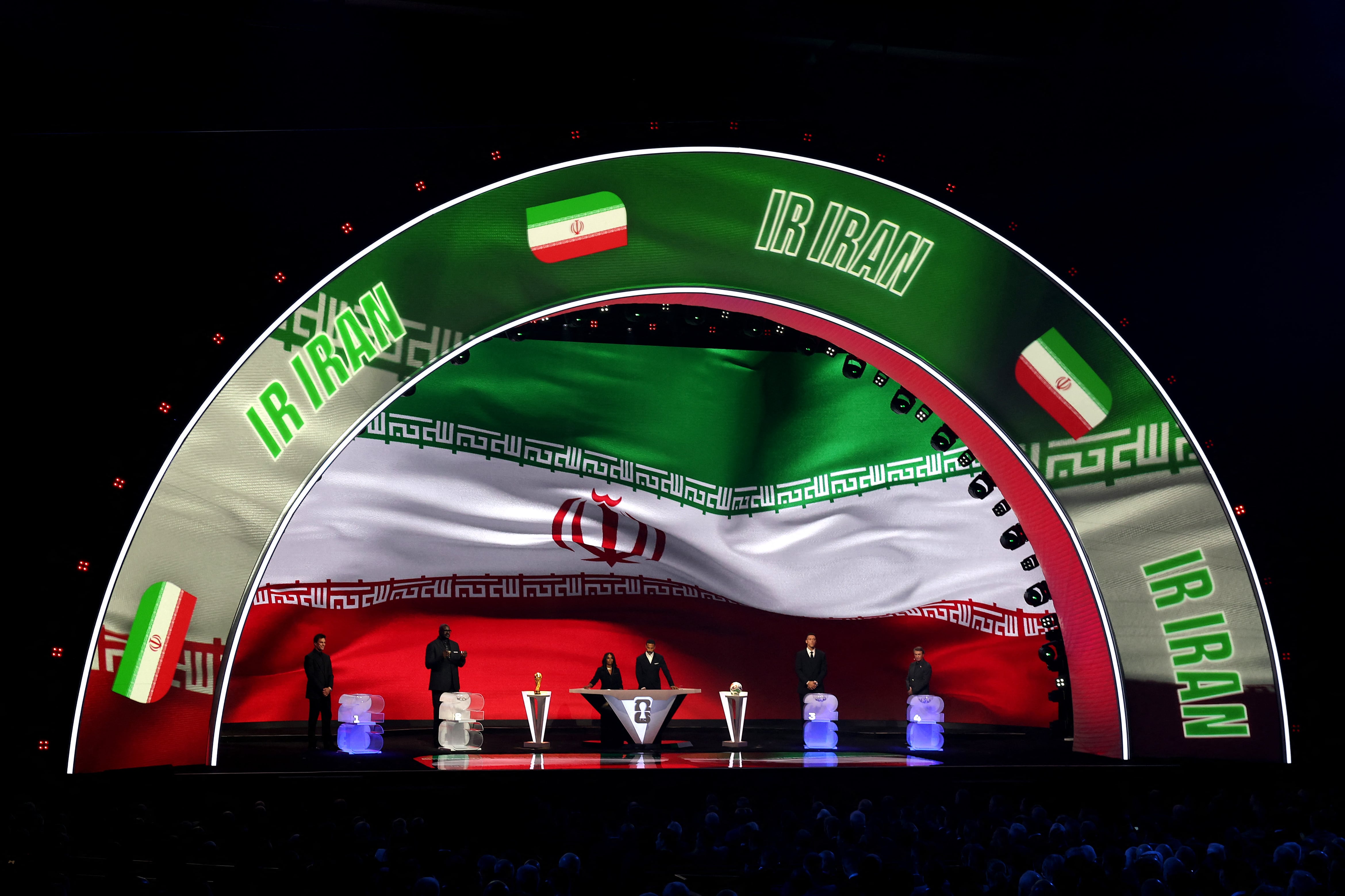 La bandera de Irán aparece durante el sorteo del Mundial 2026 que se realizó en Washington en diciembre pasado.