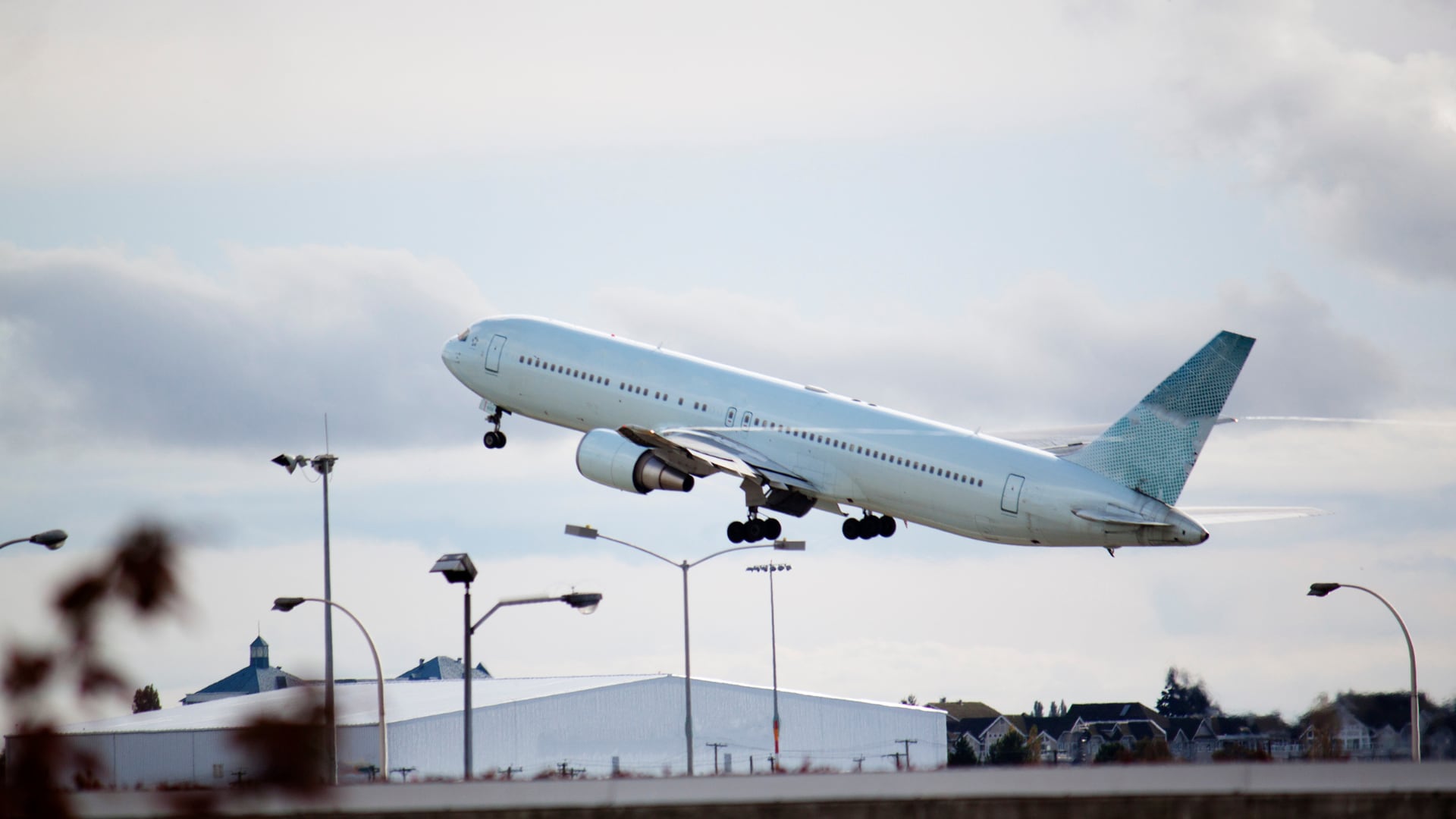Gobierno de EE. UU. amenaza a México con suspender vuelos por incumplimientos en el aeropuerto Benito Juárez