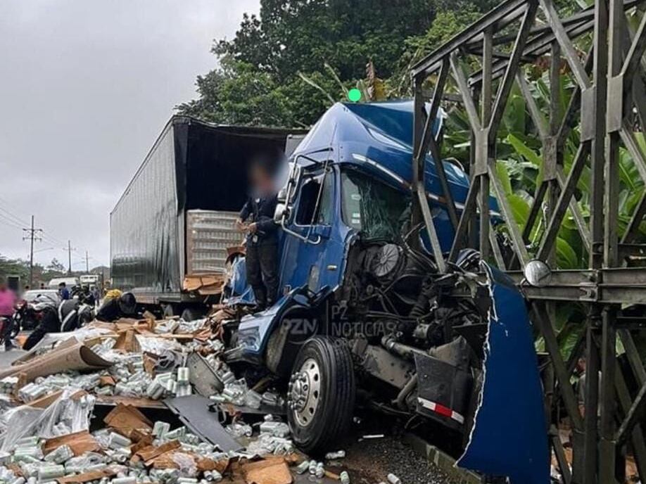 La afectación en el puente bailey mantiene el paso completamente cerrado por la ruta Costanera. Foto: Conavi.