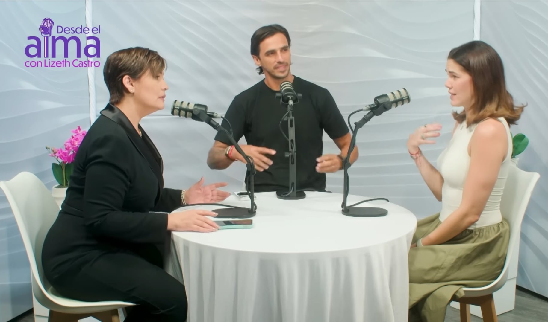 Bryan Ruiz y su esposa Carolina Jaikel hablaron con la periodista Lizeth Castro sobre el cáncer que enfrenta ella desde hace un año.