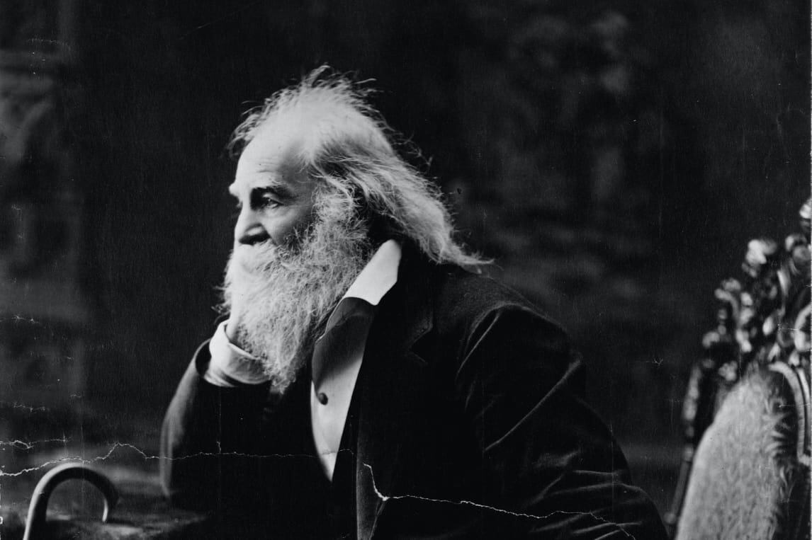 El poeta estadounidense Walt Whitman en 1881.