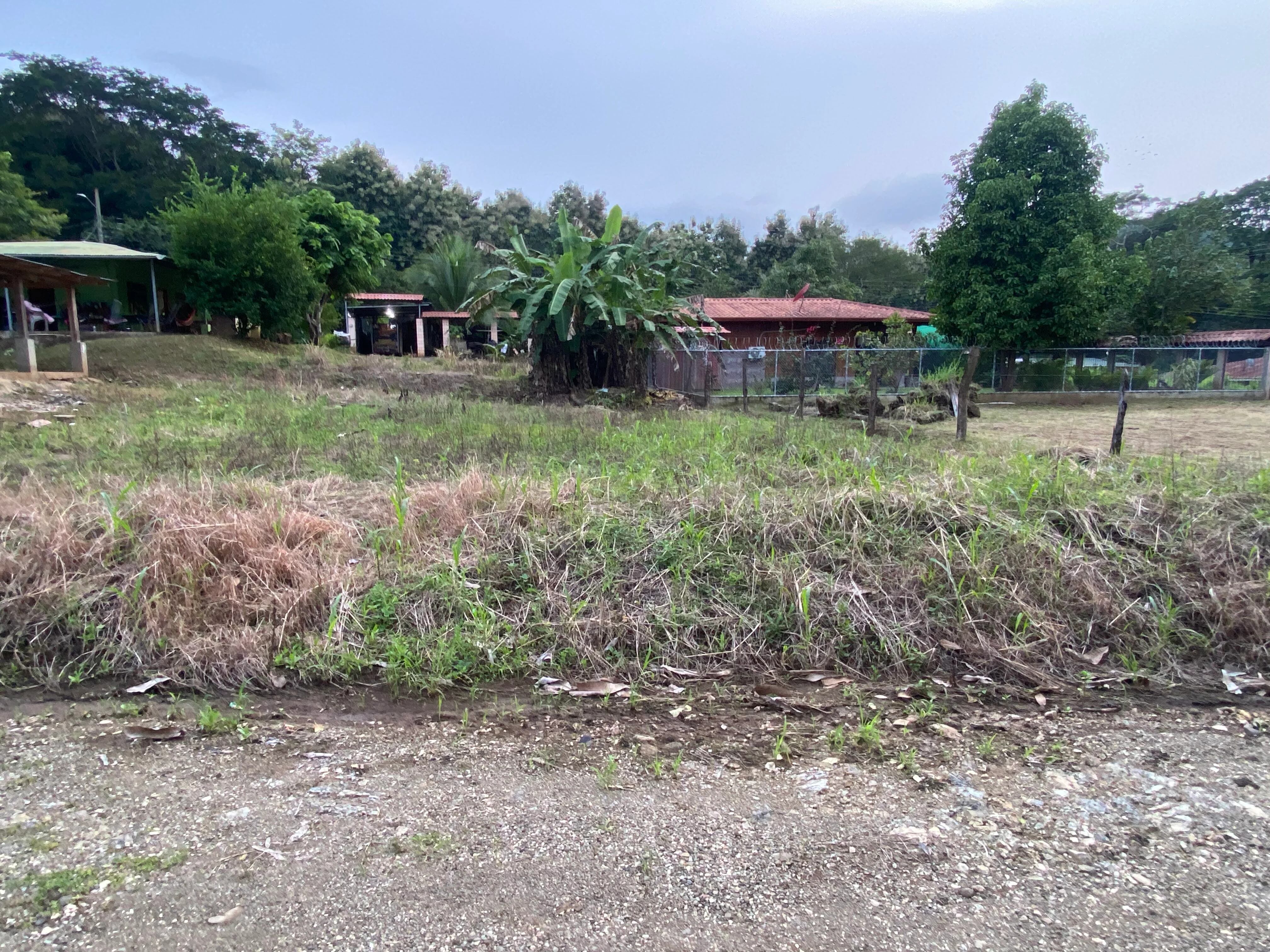 Lote en Jicaral, Puntarenas, de 281,36 m². Ubicado a 5 minutos del centro. Cuesta ¢17.938.135 con 10% de descuento en venta directa.