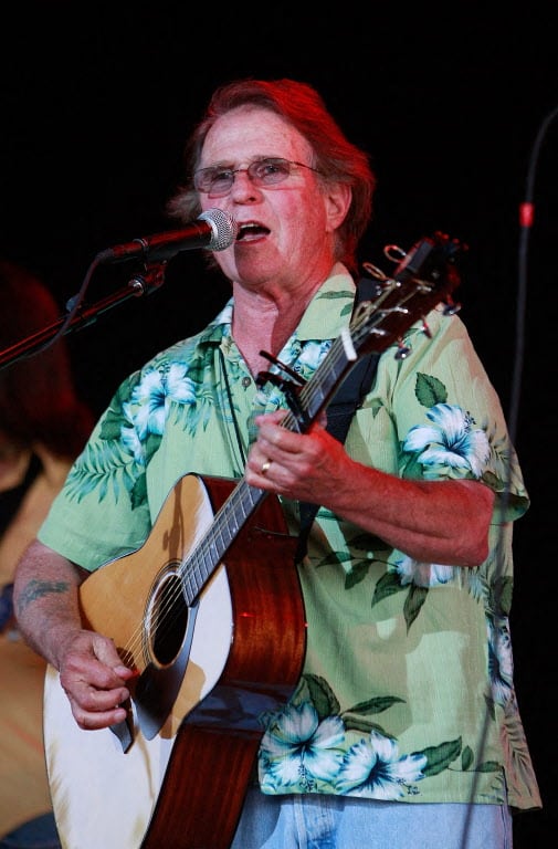 BETHEL, NY - AUGUST 15: Country singer Joe McDonald sings during the concert marking the 40th anniversary of the Woodstock music festival August 15, 2009 in Bethel, New York. On August 15-17 in 1969 an estimated 400,000 music fans gathered on Max Yasgur's farm in Bethel, New York for one of the most celebrated music festivals ever. The 40th anniversary concert will take place tonight. Mario Tama/Getty Images/AFP (Photo by MARIO TAMA / GETTY IMAGES NORTH AMERICA / Getty Images via AFP)