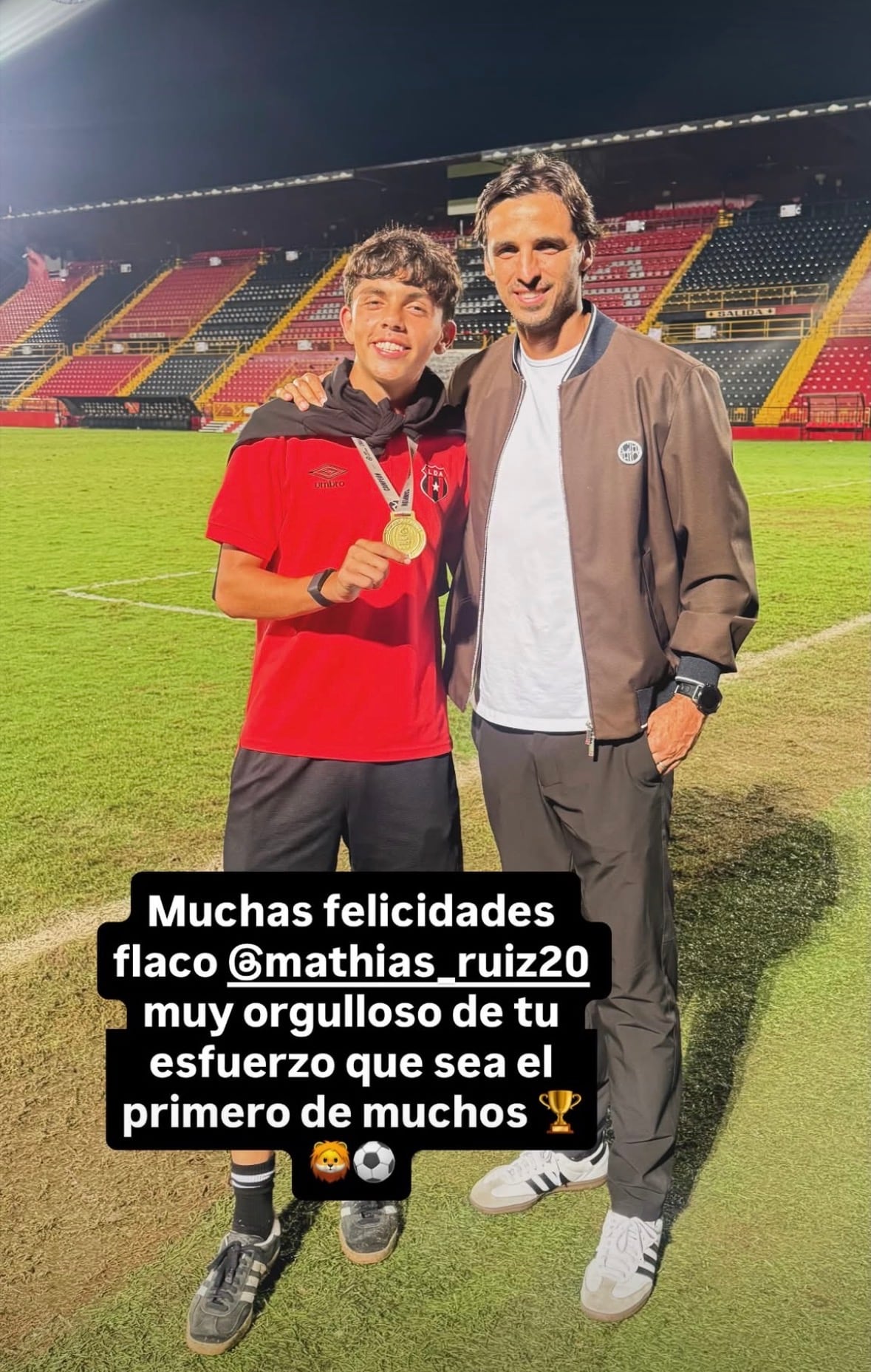 Bryan Ruiz acompañó a su hijo Mathías Ruiz, en la final donde se coronó campeón con la U-19 de Liga Deportiva Alajuelense.