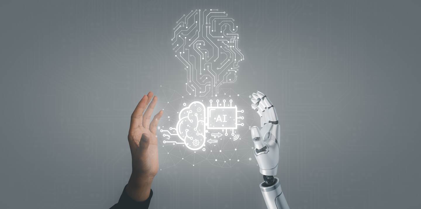 La Inteligencia Artificial experimentó un rápido avance en los últimos años, impulsado por los avances en el poder de cómputo, la disponibilidad de grandes conjuntos de datos y los algoritmos de aprendizaje automático más sofisticados. Foto: Shutterstock.