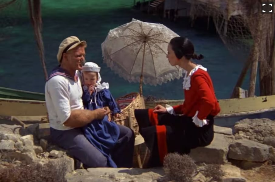 El rodaje de Popeye se realizó en Malta, un país insular del Mediterráneo, pero eso no impidió el constante tráfico de cocaína hacia el set mediante latas de película enviadas a Los Ángeles.