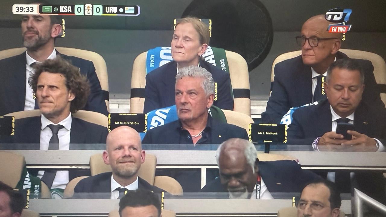 Expresidente de la Fedefútbol se luce junto a Roberto Baggio y Diego Forlán en el Mundial 2026