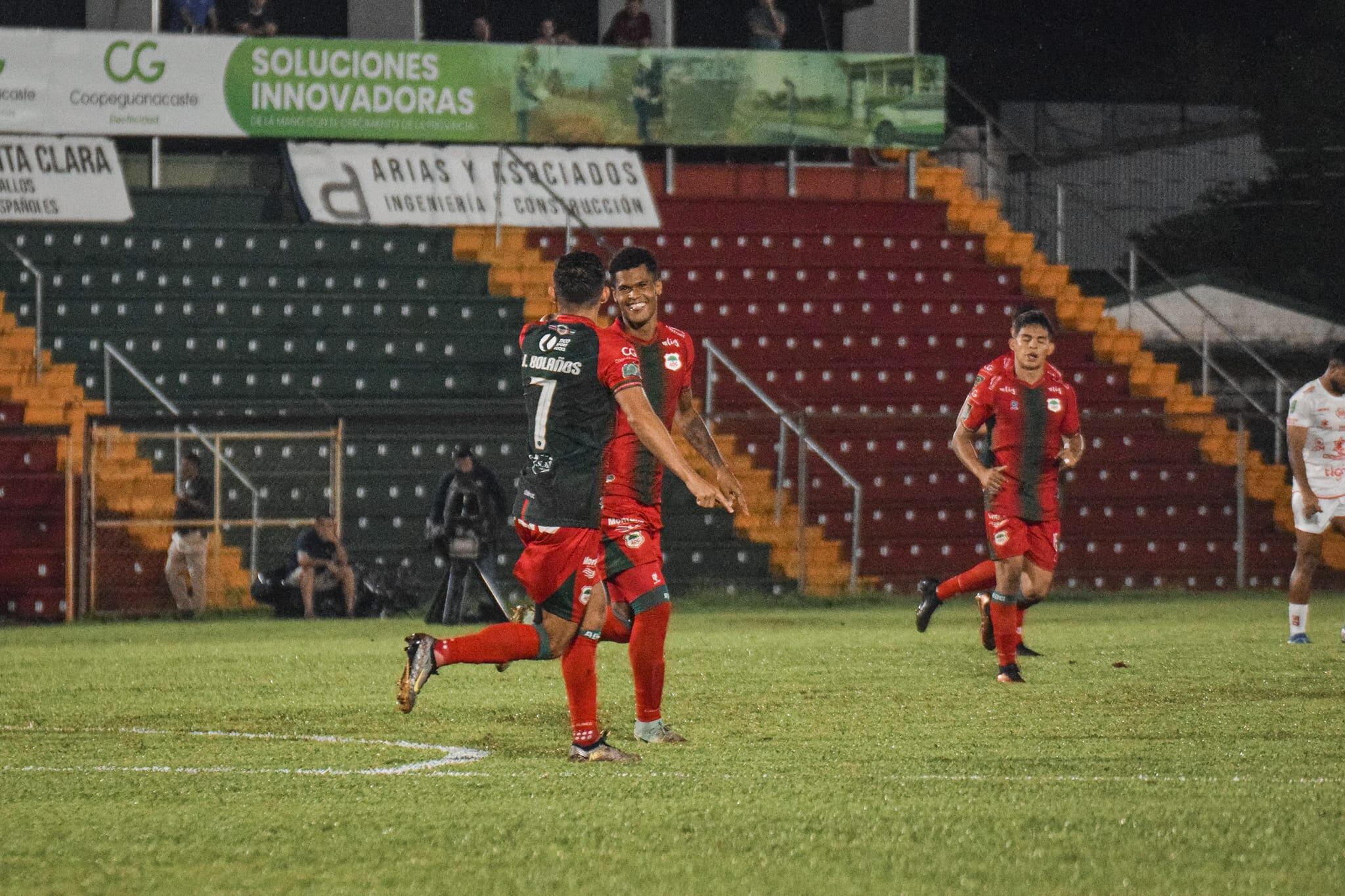 Yael López marcó el primer gol en el partido entre Guanacasteca y Santos, en el Estadio Chorotega, en Nicoya.