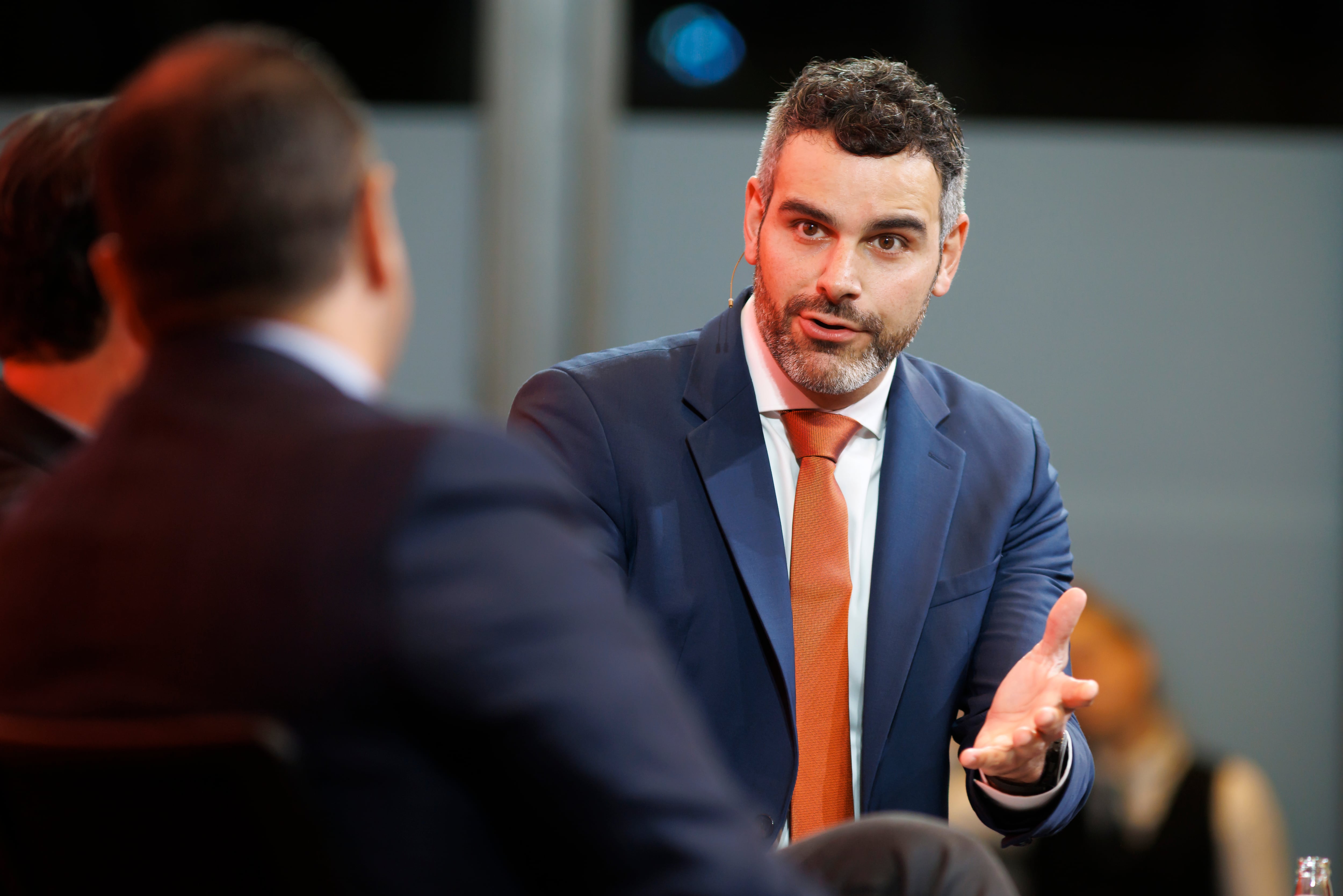 El trabajo de Javier Arguedas en la DW tiene enfoque específico en política internacional.