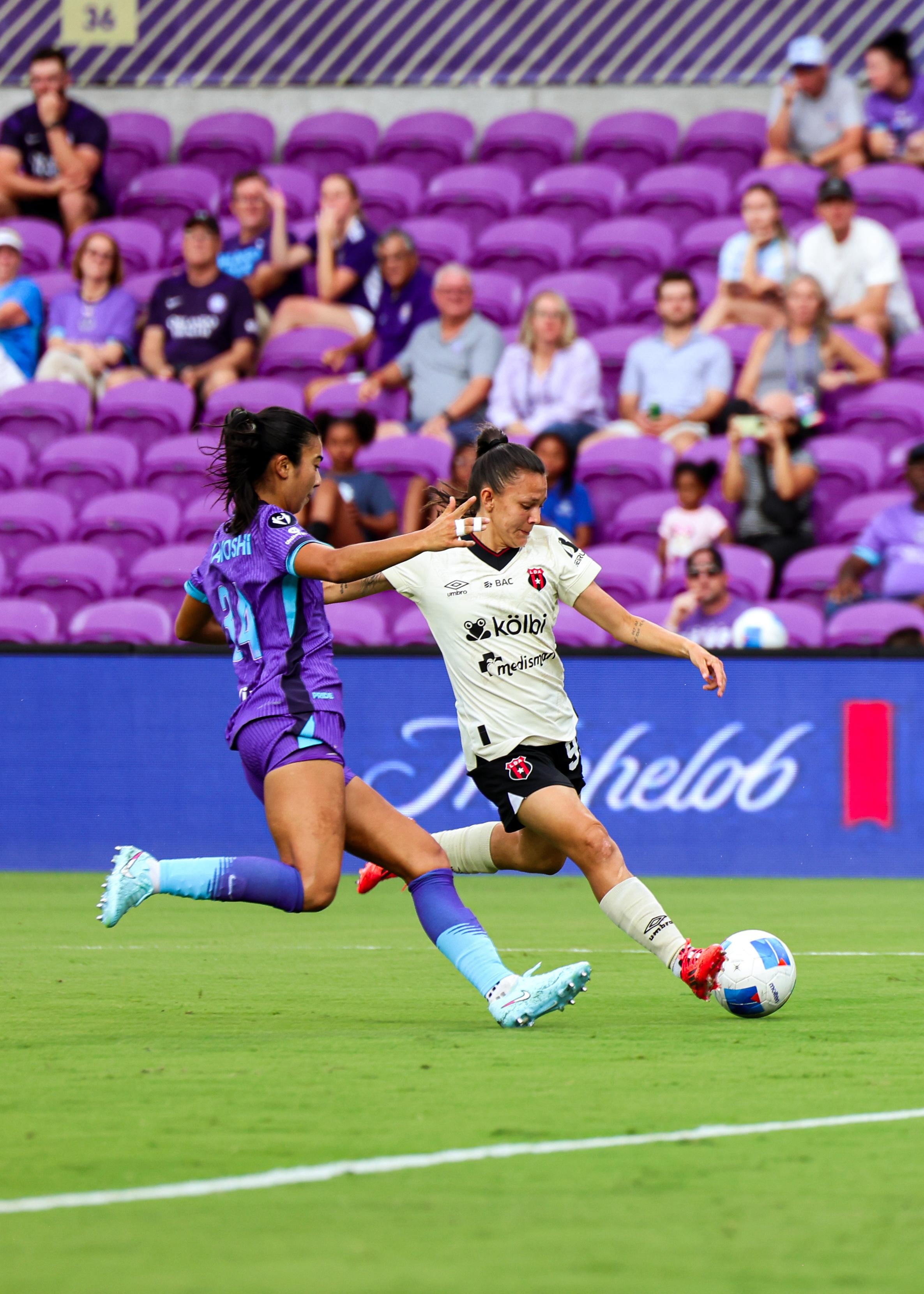 Liga Deportiva Alajuelense tuvo un buen primer tiempo contra Orlando Pride, pero después se impuso el equipo que manda en el fútbol femenino de su país.