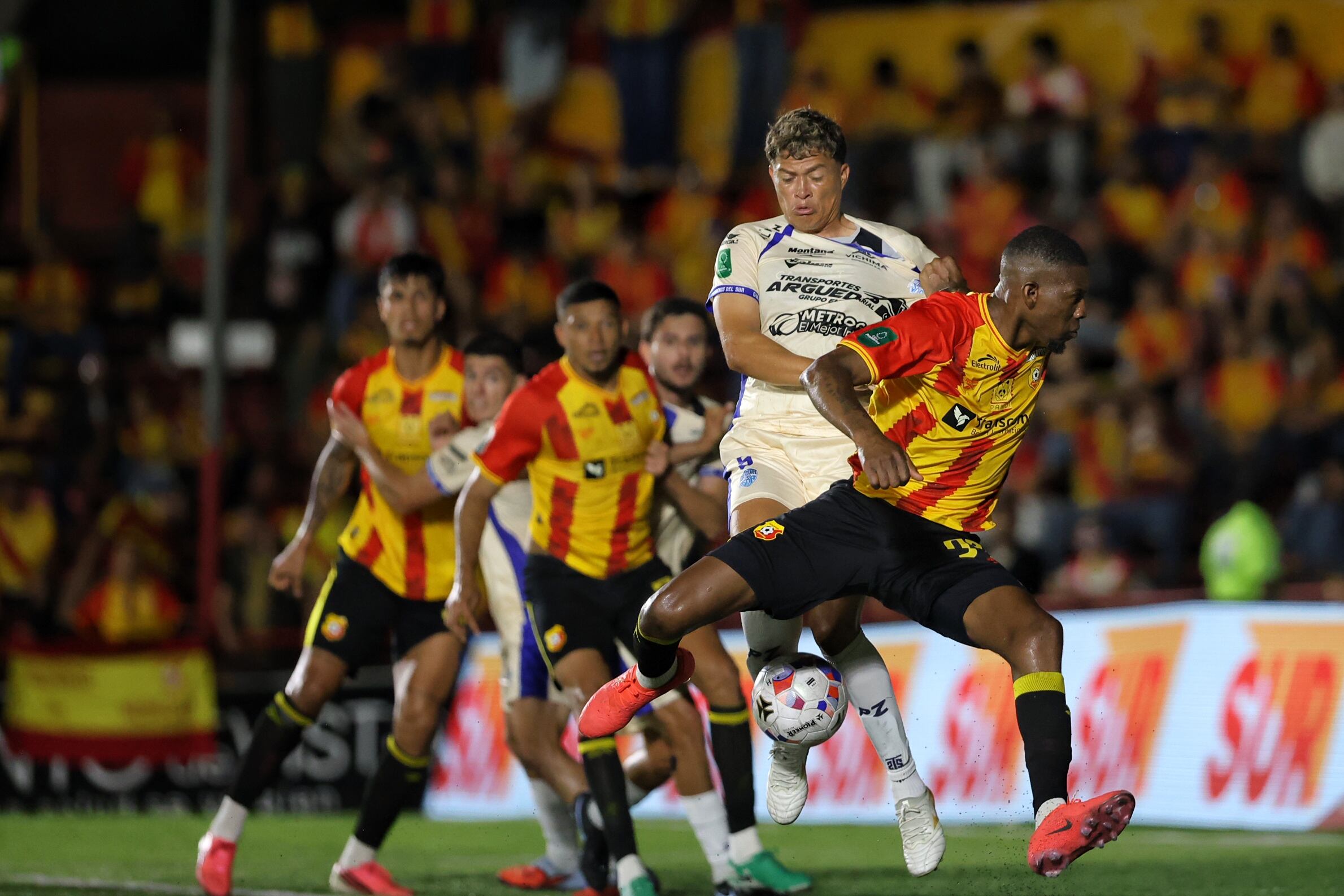 05/09/2026/ Juego entre Club Sport Herediano vs Municipal Pérez Zeledón por la jornada siete del torneo apertura de la Liga Promerica en el estadio Carlos Alvarado / foto John Durán