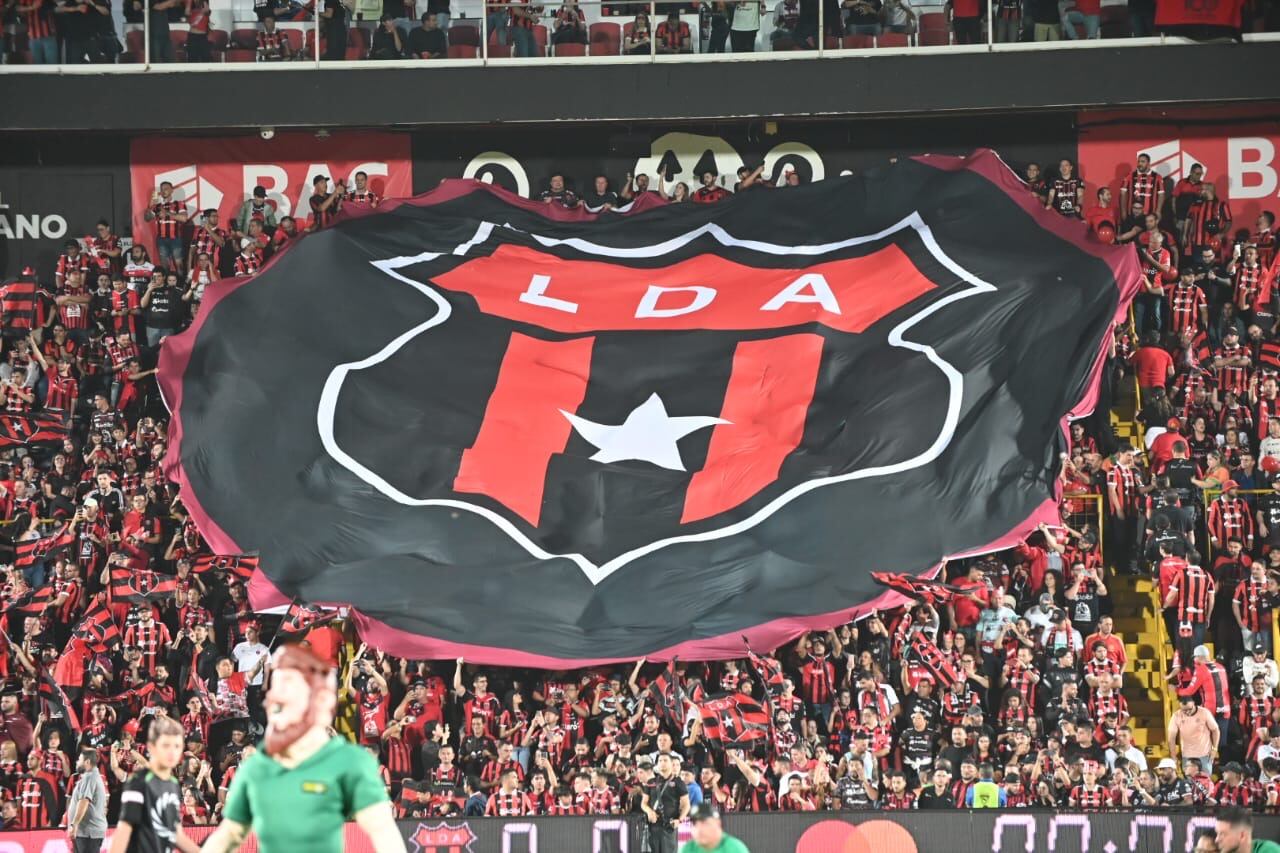 22/05/2024/ Juego entre Liga Deportiva Alajuelense vs Saprissa por el partido de ida por la final de l Liga Promerica en el estadio Alejandro Morera Soto / Foto Albert Marín