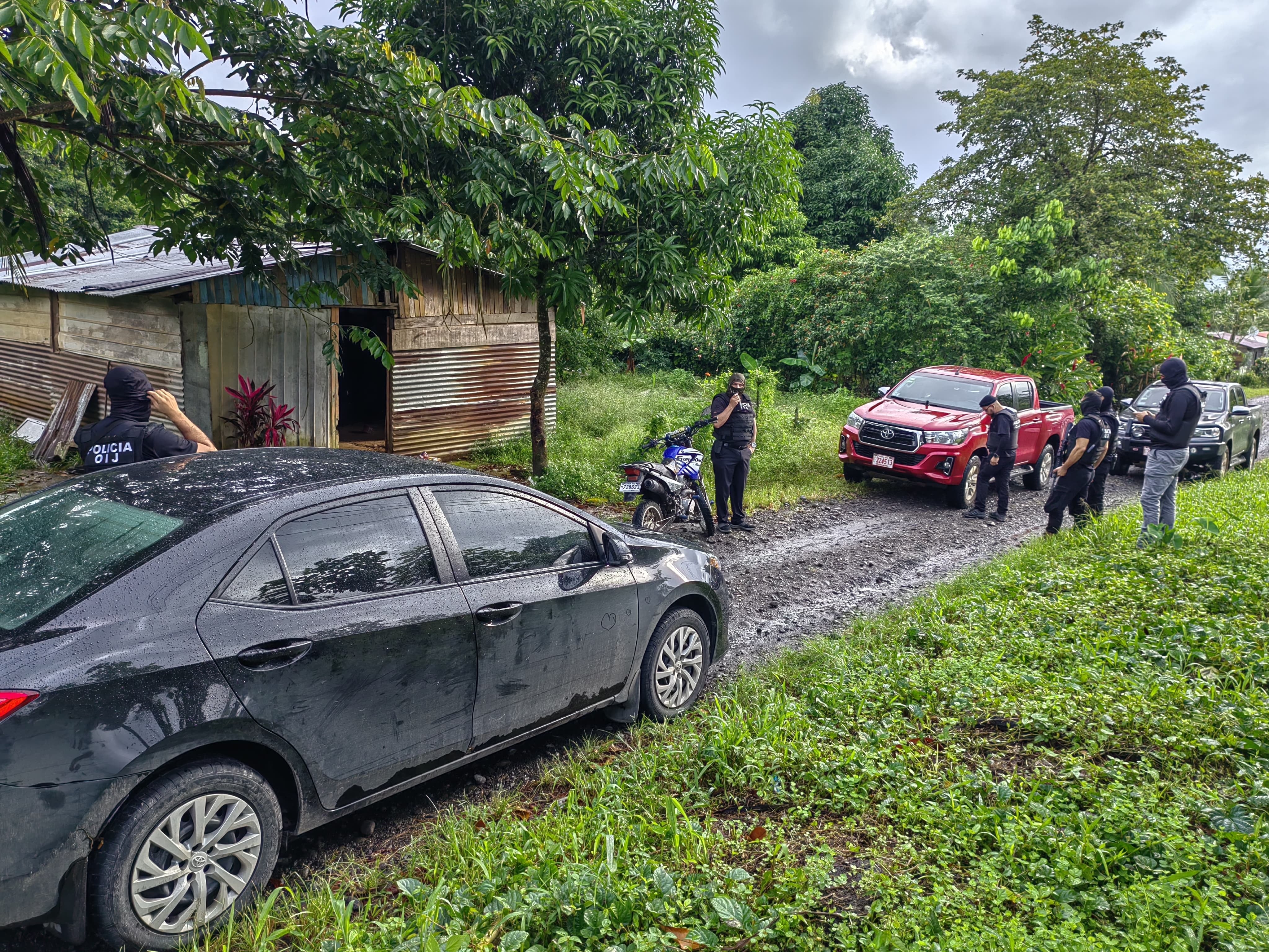 Un hombre fue detenido luego de que disparó contra la policía en la Claudia, en Pococí.