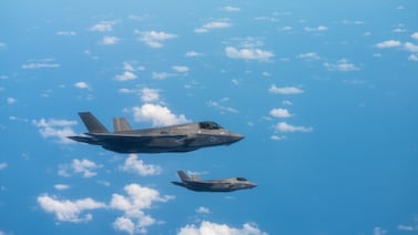 Estados Unidos muestra aviones de guerra en patrulla aérea frente a Venezuela