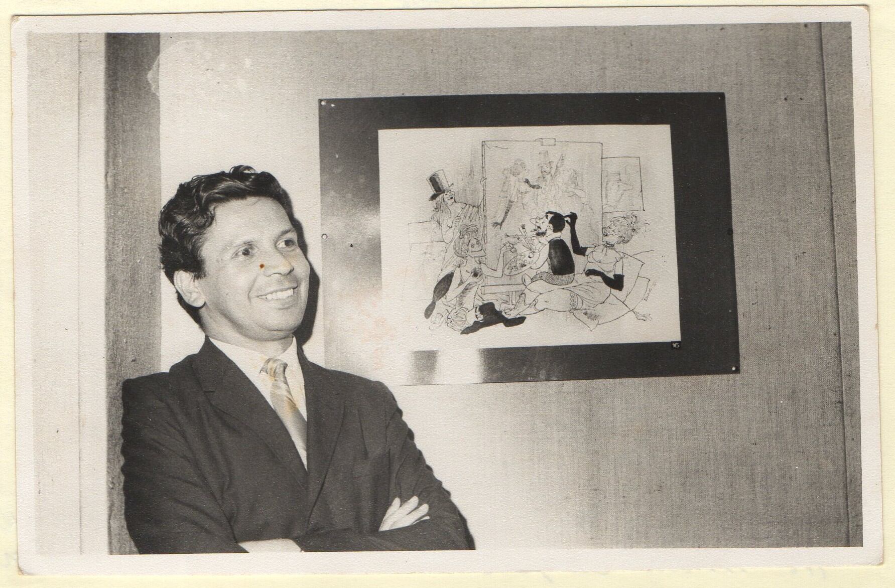 Hugo Díaz en la inauguración de su primera exposición individual, realizada en la Galería de la Dirección General de Artes y Letras, 1970. Colección Museo UCR.