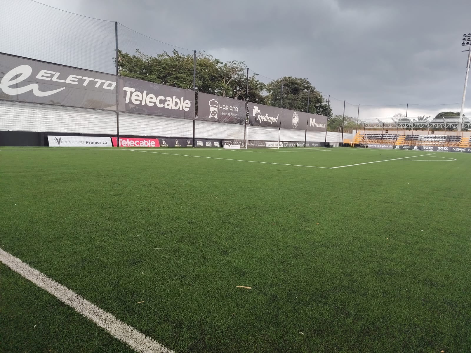 Así lucía el Estadio Puente Piedra antes del tornado de este sábado.