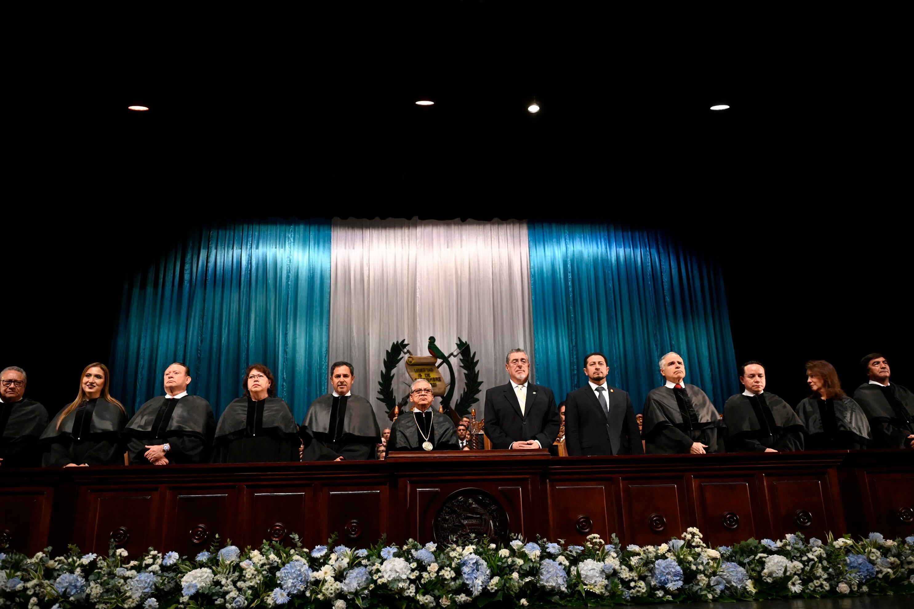 Los nuevos jueces de la Corte Suprema de Guatemala tomaron posesión este domingo en medio de dudas sobre su probidad, luego de un proceso de selección cuestionado por su falta de transparencia.