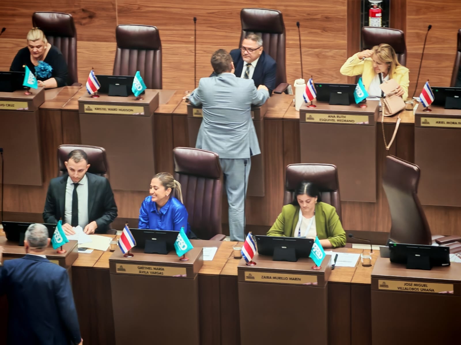Diputados en el Plenario durante la lectura de la resolución de las permutas