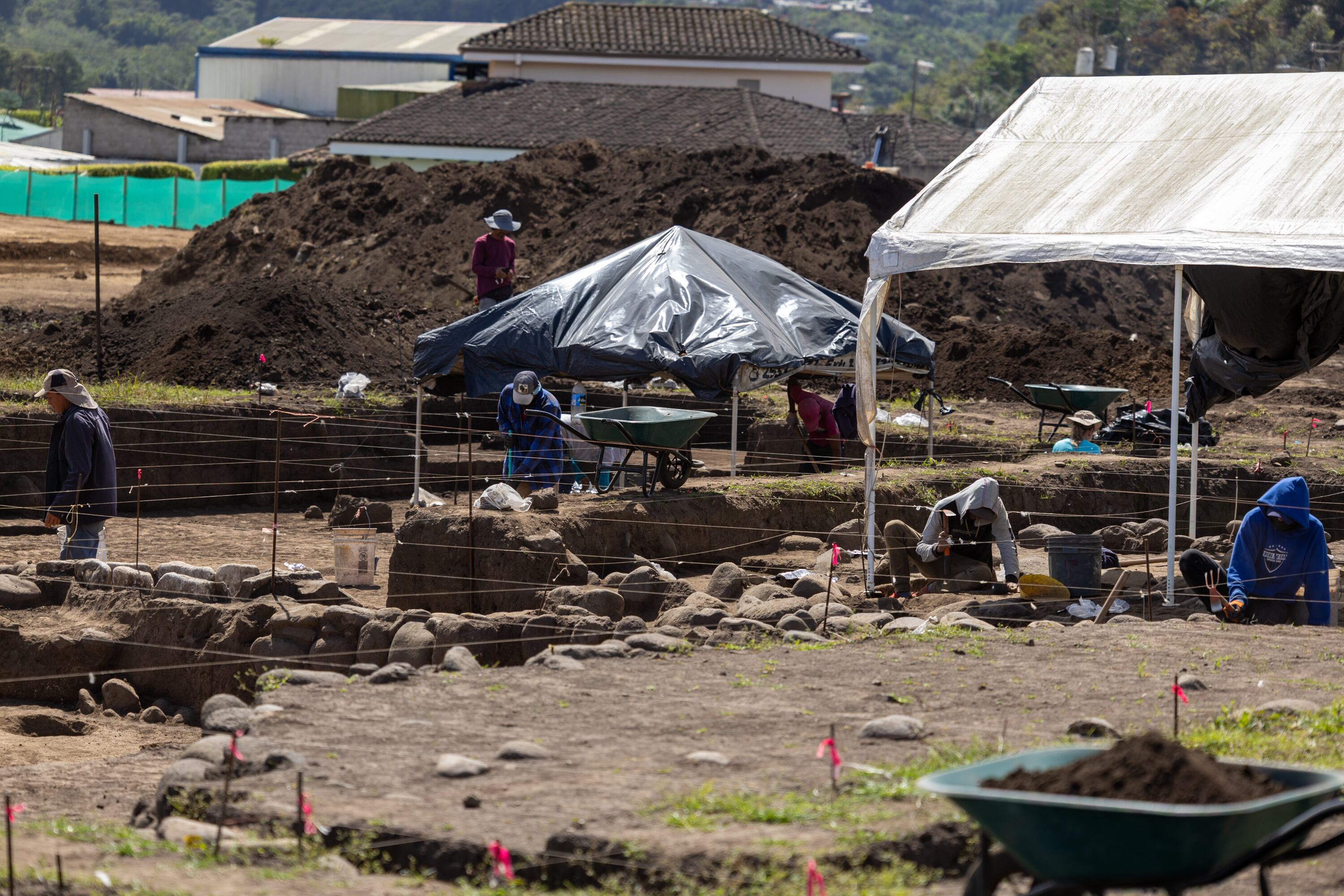 19/02/2025, Cartago, Agua Caliente, encuentran un cementerio arqueológico en un desarrollo habitacional que estaban en proceso de construcción encuentran Agua Caliente.