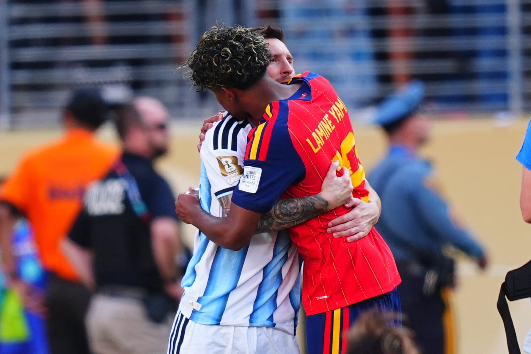 En la final del pasado Mundial 2026, disputada por Argentina y España, Lionel Messi saludó a Lamine Yamal, en lo que se considera un "traspaso de poderes" entre un astro consolidado y otro en ascenso.