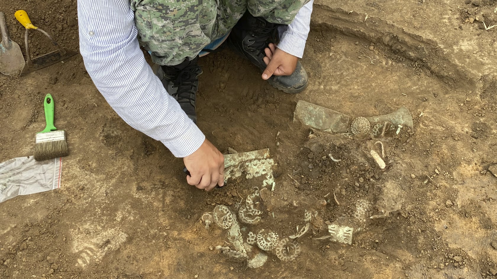 Un complejo ritual de 2.400 años en Rusia revela objetos inéditos usados por nobles nómadas durante ceremonias funerarias.