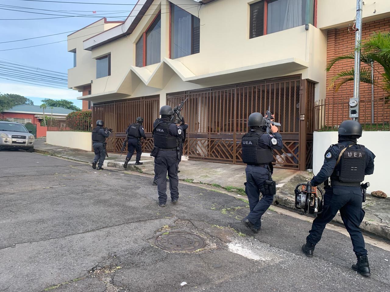 Un hombre de apellido Sequira, presunto cabecilla de la organización criminal, fue detenido en una vivienda en San Francisco de Goicoechea.