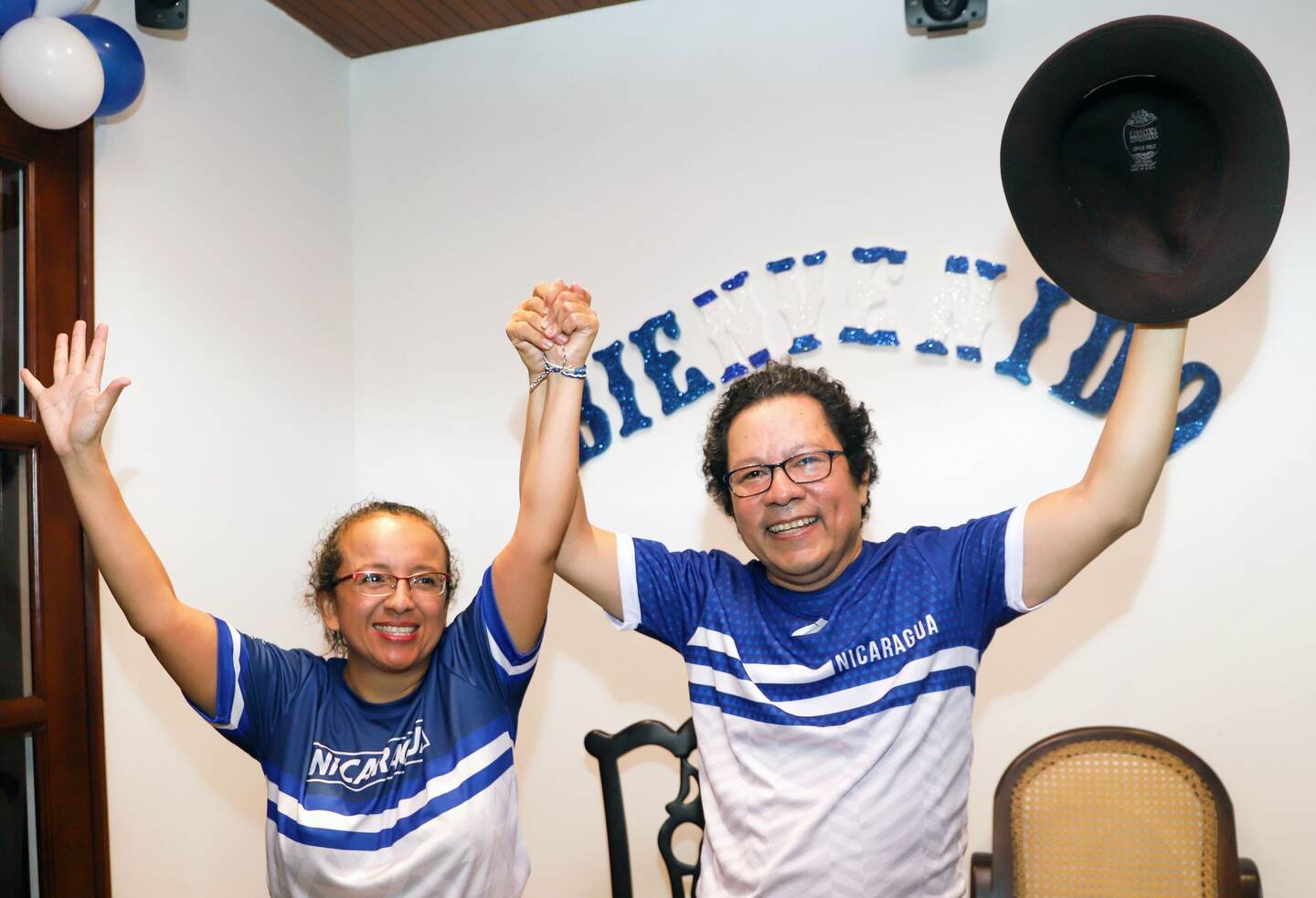 Journalists Lucia Pineda (L) and Miguel Mora celebrate their release after spending almost six months in jail in Managua on June 11, 2019 day in which a new group of opposition prisoners were released under a controversial new law granting amnesty to protesters and police involved in last year's deadly uprising against President Daniel Ortega. - Opposition economist Juan Sebastian Chamorro said 56 prisoners were freed on Tuesday, following a batch of 50 released the day before under the new amnesty law. Widespread opposition protests broke out in April 2018, plunging the Central American country into crisis, and a brutal crackdown by Ortega's troops over the next four months left 325 dead, 800 in prison and thousands in exile. (Photo by Maynor Valenzuela / AFP)