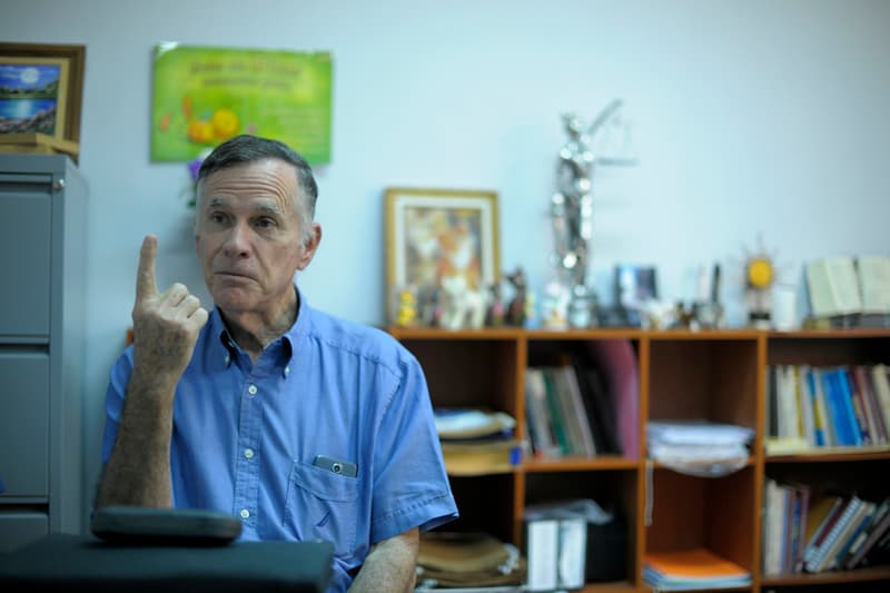 Jorge Pita, de 70 años, asegura que le han quitado todo y que a su edad, y con un padecimiento físico, le es difícil conseguir un empleo. | JOSÉ DÍAZ.