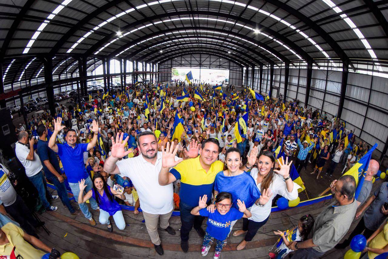 Esta es una de las fotografías producidas por Crescendo Mercadeo para la campaña de Fabricio Alvarado y que fue publicada el 19 de marzo en la página de Facebook del excandidato presidencial.