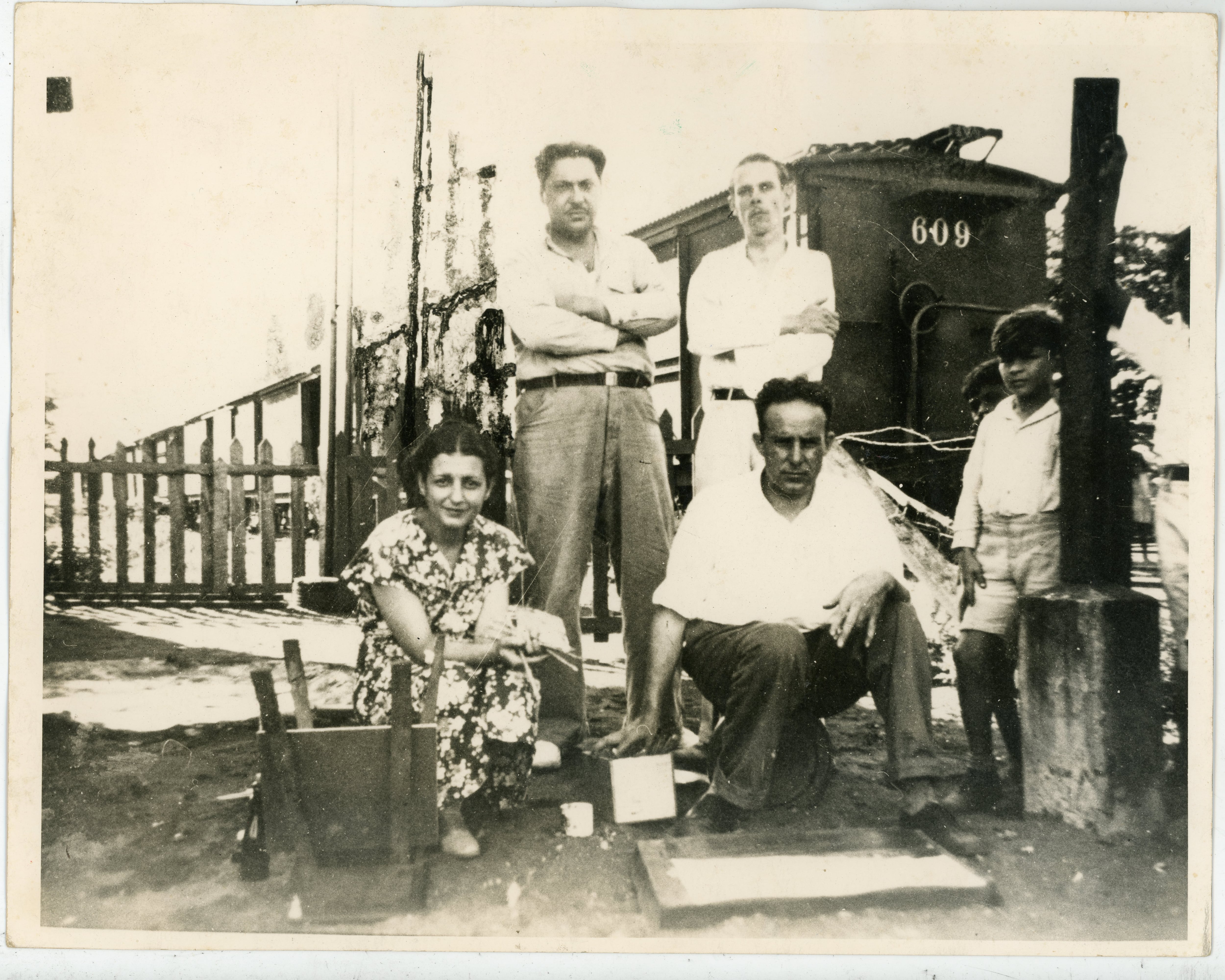 Los 4 amigos mientras Quico y Luisa pintan 'Solar'.