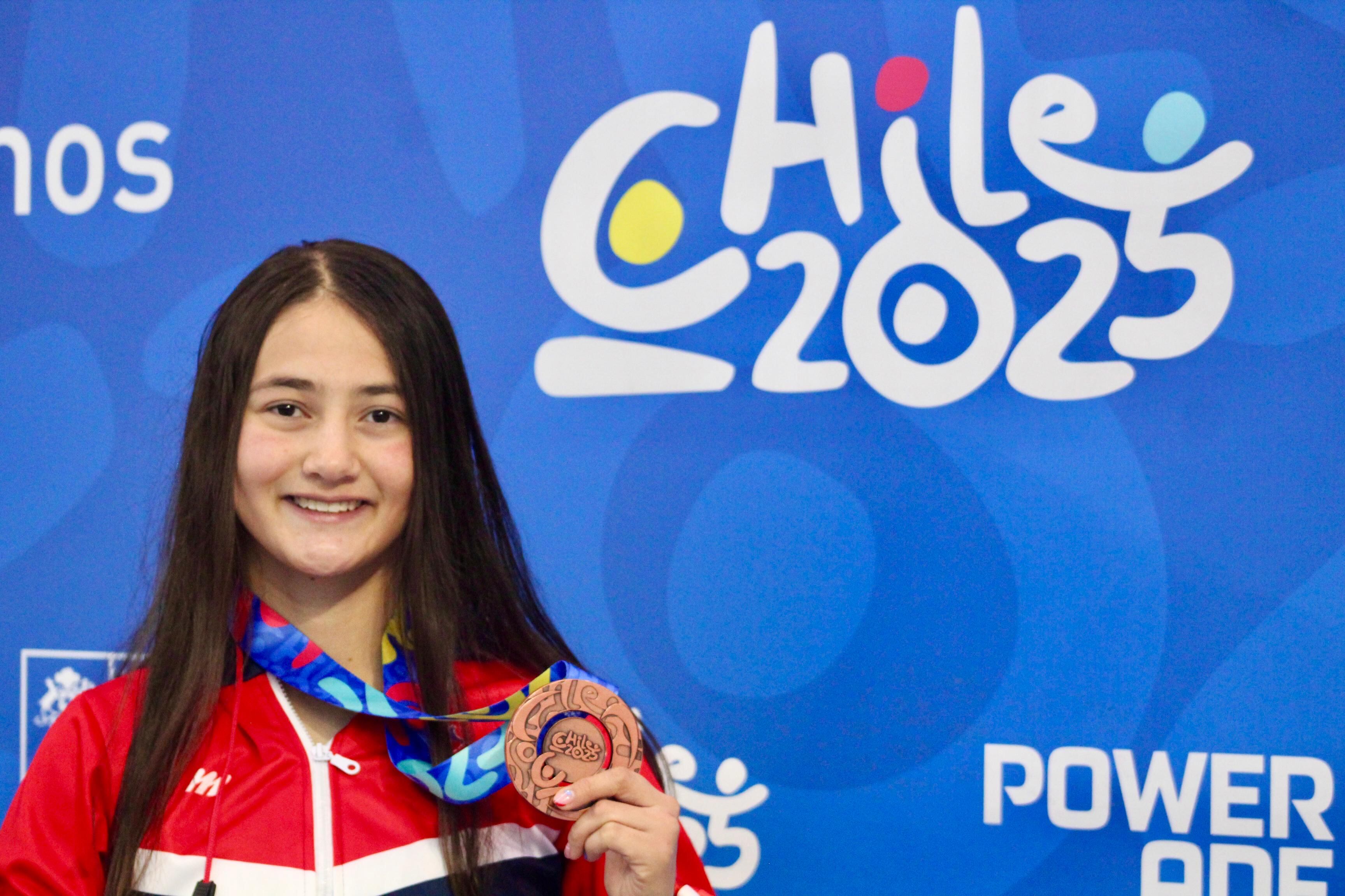 Juegos Parapanamericanos Juveniles Chile 2025
La nadadora Ariana Coto subió al podio de los Juegos Parapanamericanos Juveniles Chile 2025 al ganar la medalla de bronce en la prueba de los 50 metros mariposa.
6 de noviembre del 2025
Fotografía: Comité Paralímpico Nacional