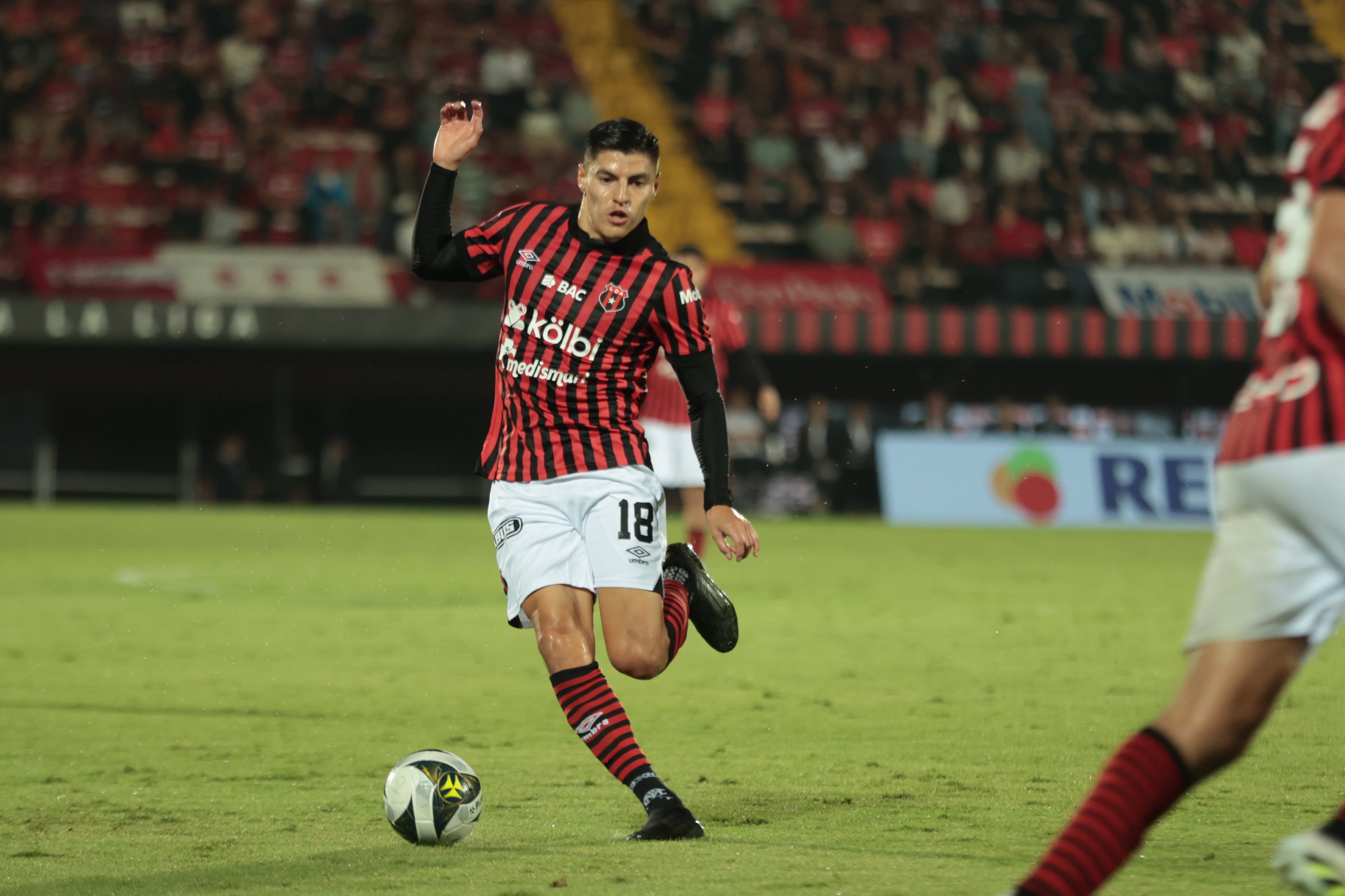 15/02/2025/ Juego entre Liga Deportiva Alajuelense vs Sporting FC en el estadio Alejandro Morera Soto / foto John Durán