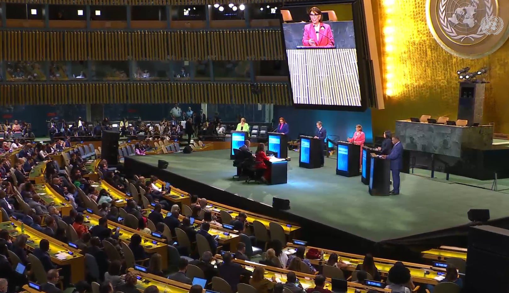 La costarricense Rebeca Grynspan participa en debate con candidatos a la Secretaría General de la ONU.