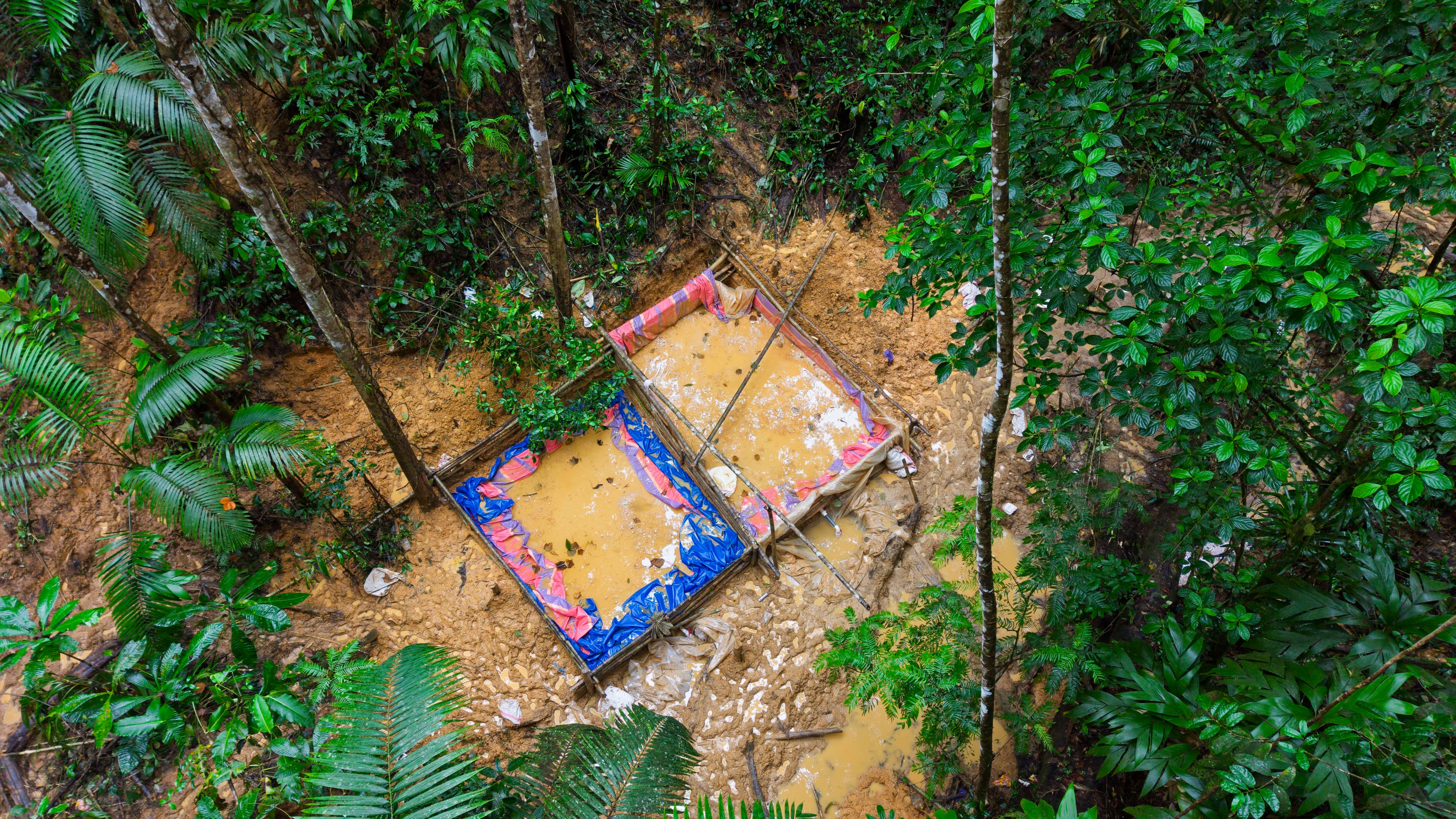 Túneles de extracción ilegal de 20 a 30 metros de profundidad en el cerro Conchudita.