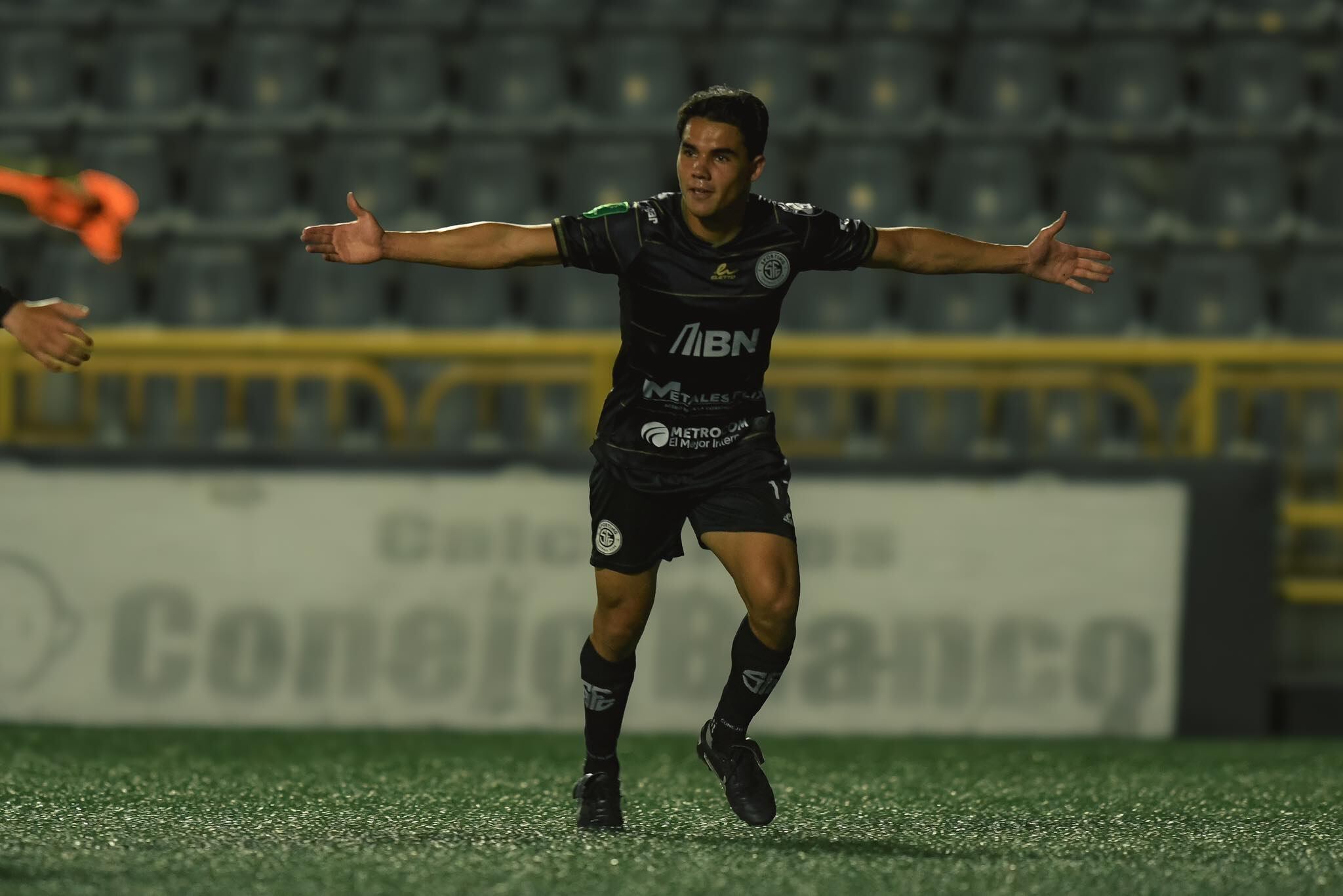 Sporting derrotó 3-1 a Santa Ana. Prensa SFC.