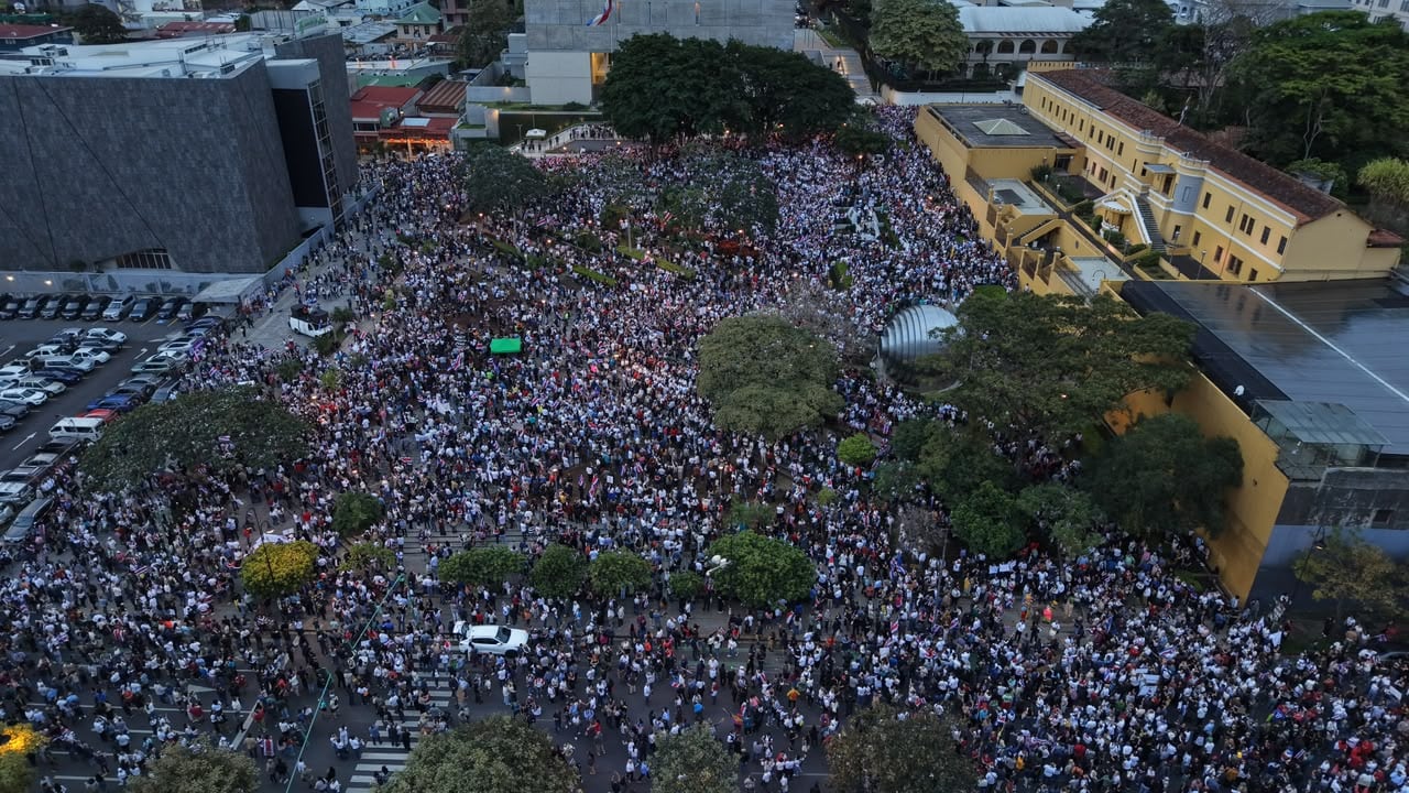 Manifestación en defensa del Poder Judicial y la institucionalidad congregó miles de personas en San José.