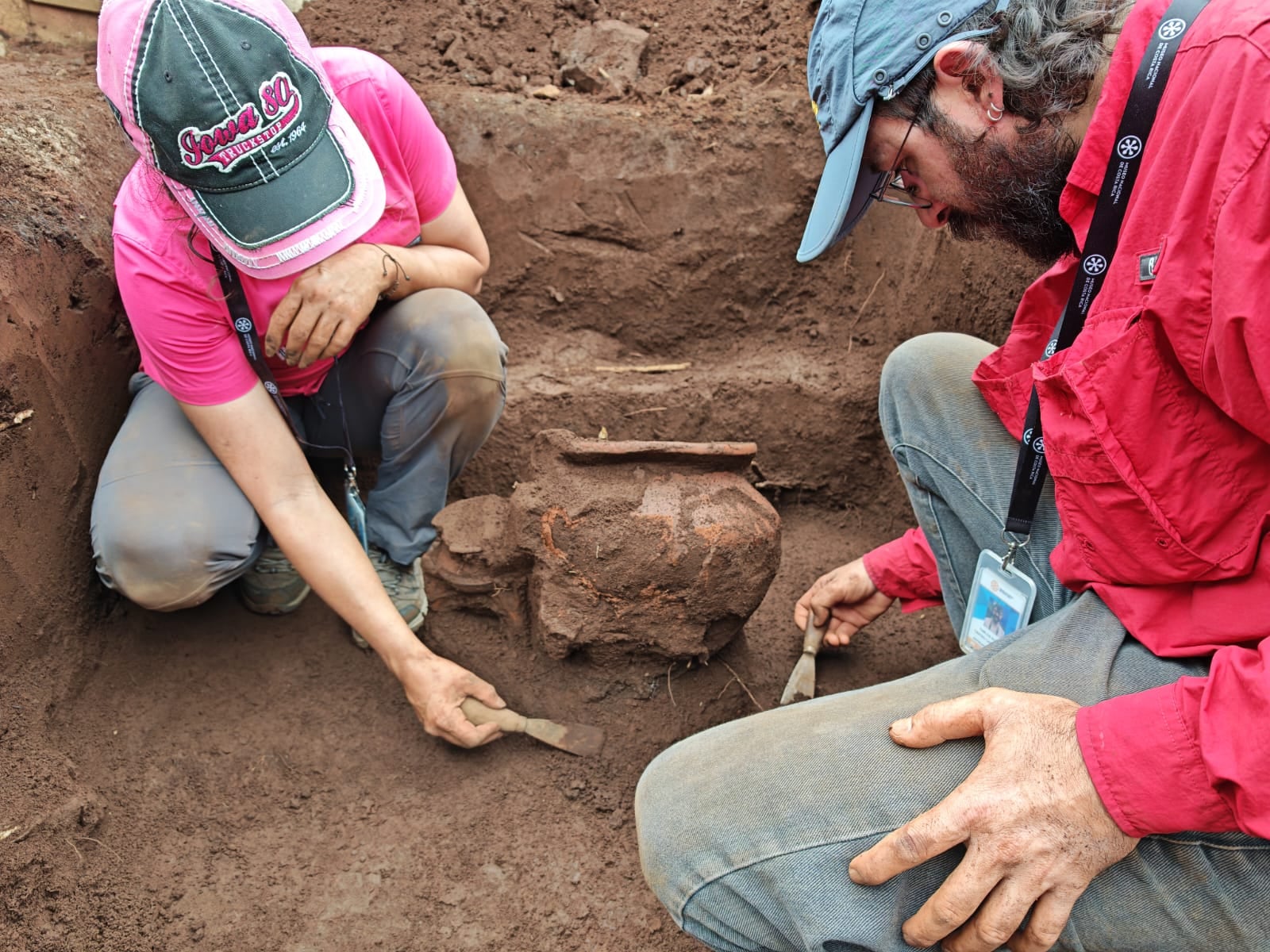 Cinco piezas cerámicas de más de 2.000 años fueron descubiertas en Carrillos de Poás, Alajuela