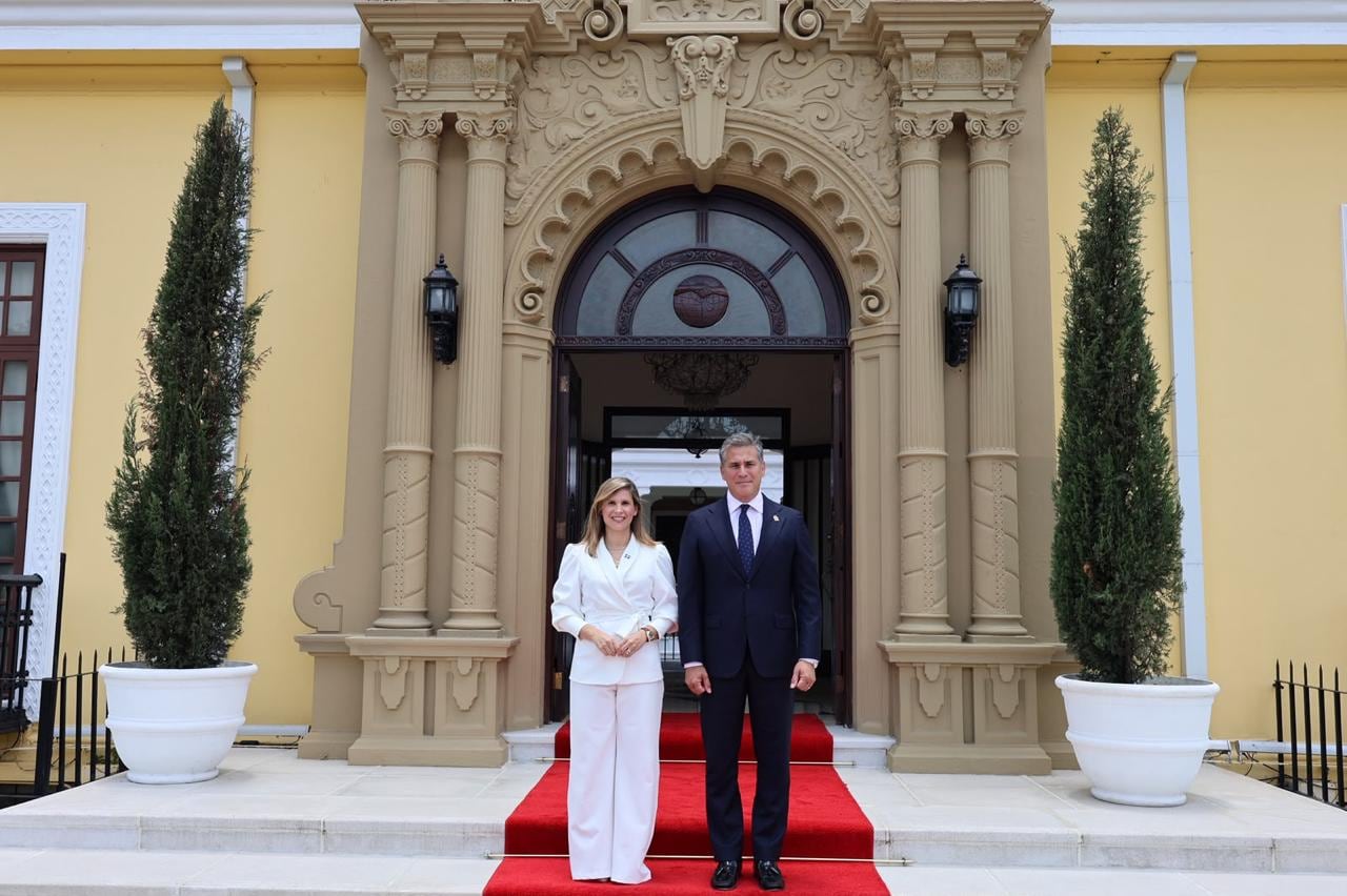 Tovar Rivera, y la embajadora de República Dominicana en Costa Rica, María Amelia Marranzini, celebraron 150 años de relaciones bilaterales.