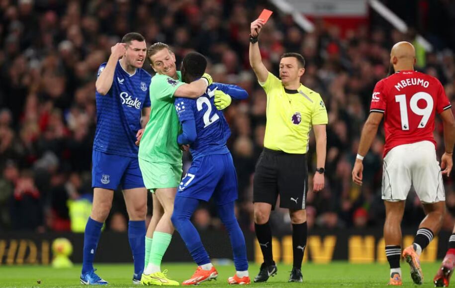 Idrissa Gueye
Everton de Inglaterra
Liga Premier
agredió a su compañero Michael Keane
24 de noviembre del 2025
AFP