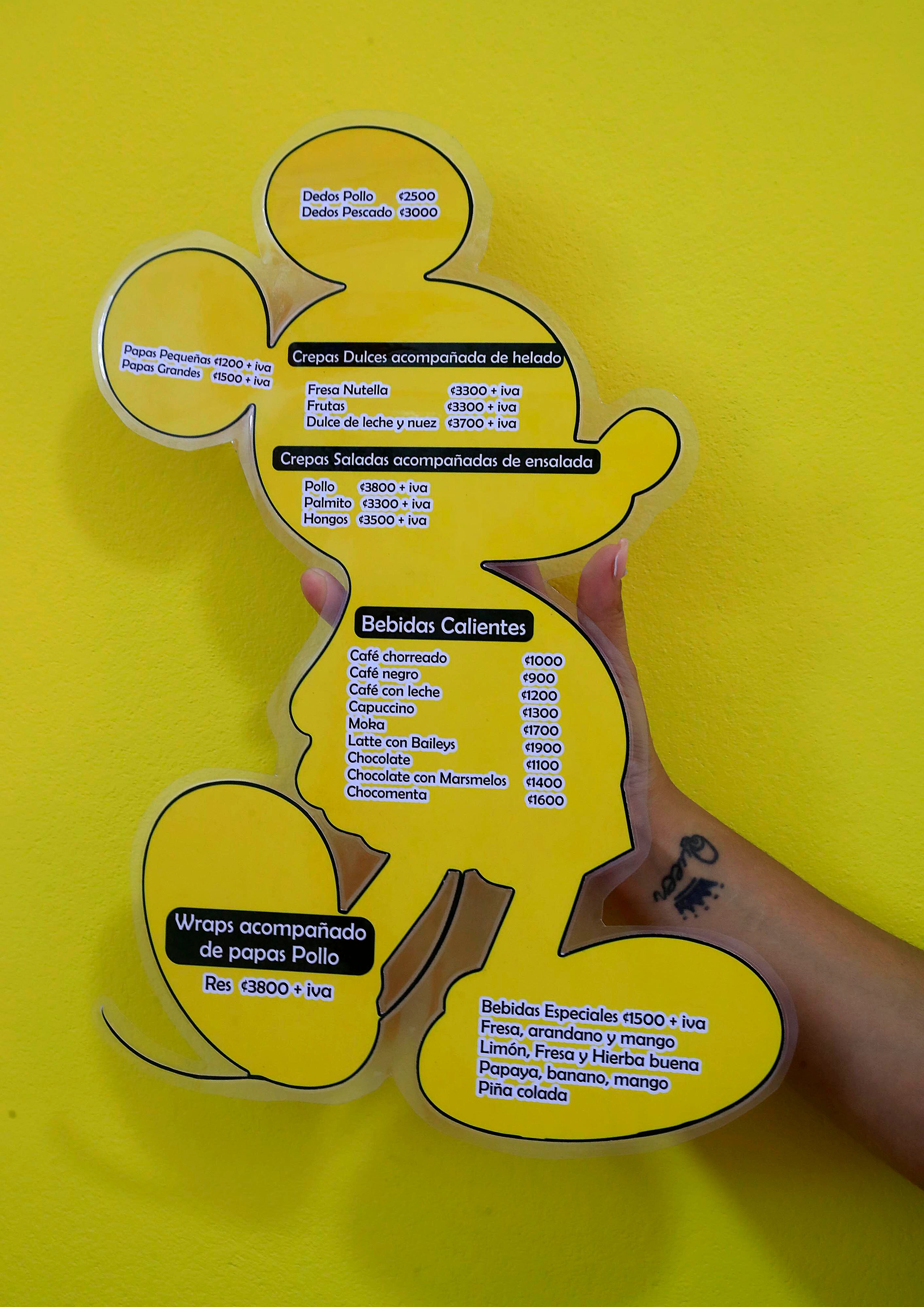 11/10/2023 Cartago. Frente a la esquina noreste de la Basílica de los Angeles abrió sus puertas, hace pocos días, una cafetería muy especial. Se trata de Mickey’s House Cafetería, inspirada en la icónica figura de Disney, donde no solo el ambiente sino la comida y buena atención, lo esperan todos los días hasta las 8:00 p.m.