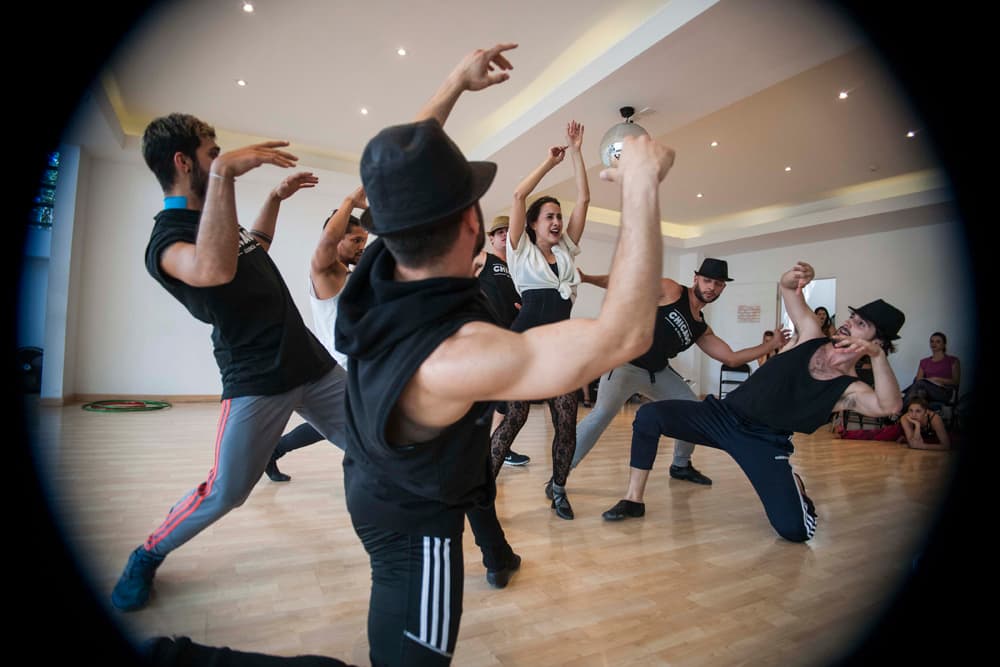 Silvia Baltodano y el ensamble masculino: Óscar Rodríguez, Erick Rodríguez, Jeison Campos, Francisco Rodríguez, Michael Rubí, José Antonio Ventura. No aparecen Javier Acuña ni Fabián Arroyo. Alejandro Gamboa.
