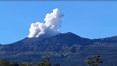 Erupción en el volcán Rincón de la Vieja, la mañana de este lunes: conozca los detalles del evento