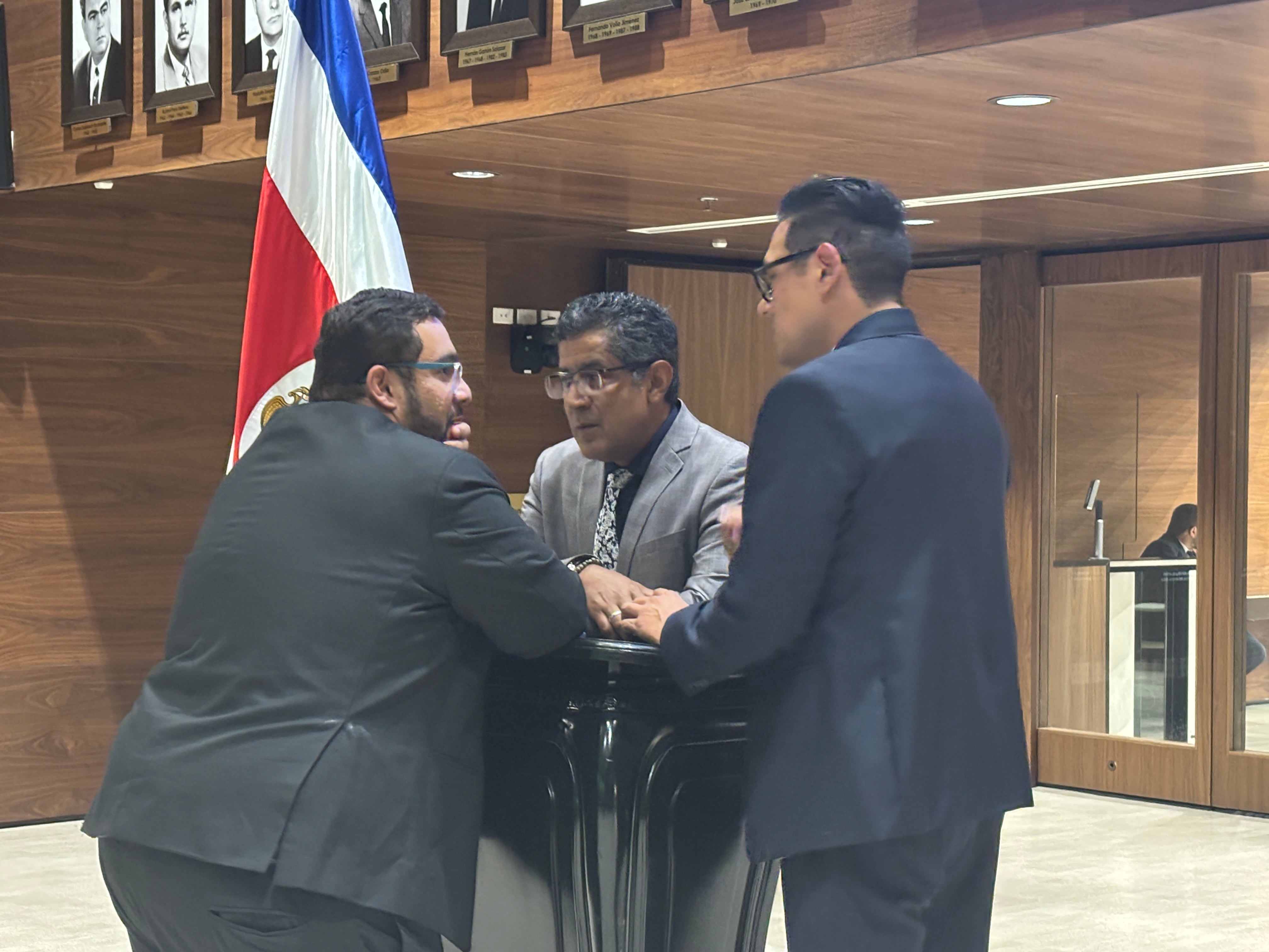El retiro de Rodrigo Chaves de la negociación con las fracciones de oposición, deja ahora esas funciones en el jefe de fracción Nogui Acosta y el viceministro de Asuntos Parlamentos, Alejandro Barrantes.