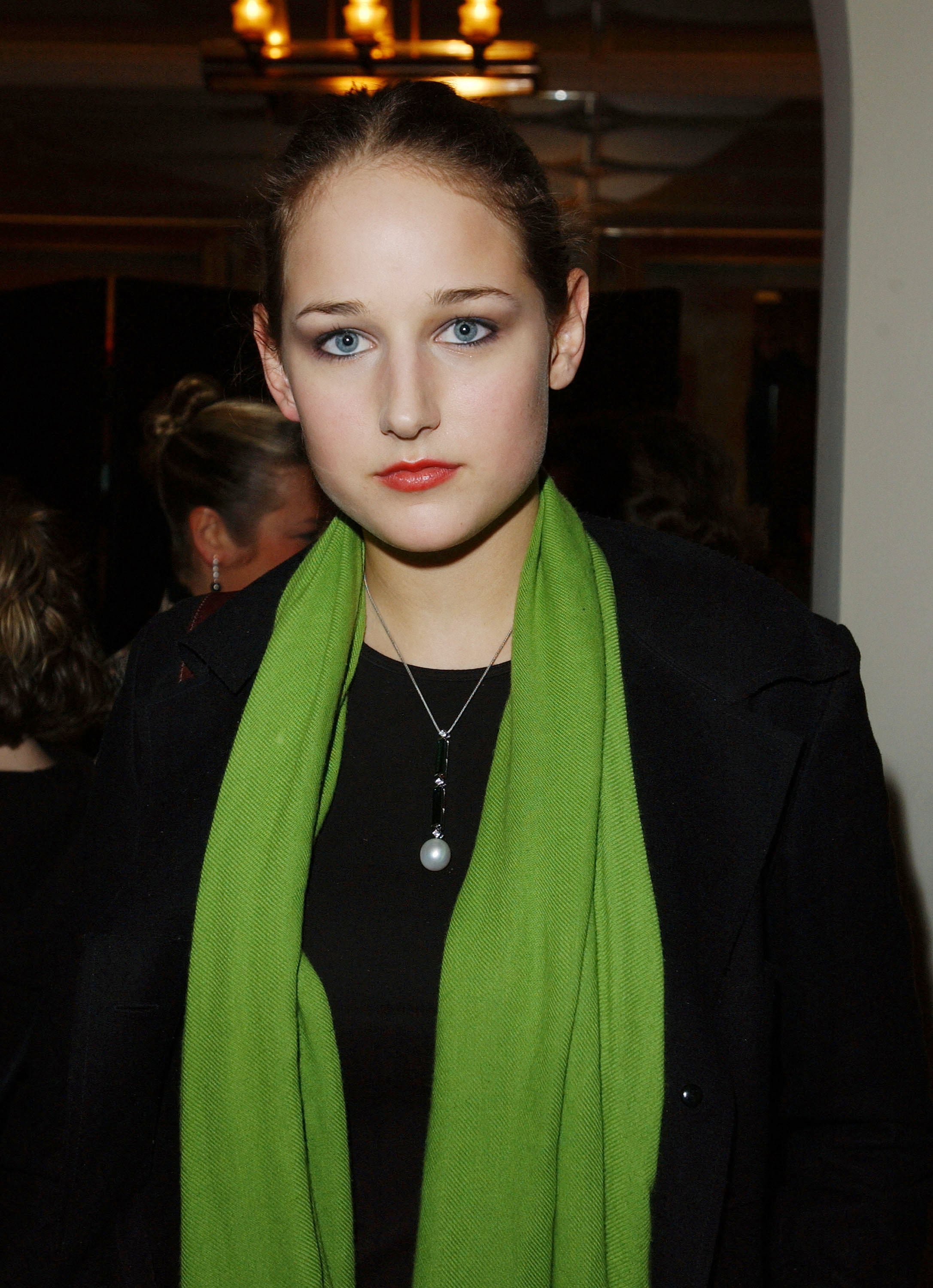 WEST HOLLYWOOD, CALIFORNIA – 21 DE ENERO: La actriz Leelee Sobieski asistió al debut en Los Ángeles de la colección Primavera/Verano 2004 del diseñador Alexander McQueen, en el Chateau Marmont, el 21 de enero de 2004, en West Hollywood, California.
(Foto de Amanda Edwards/Getty Images) *** Leyenda local *** Leelee Sobieski
(Foto de Amanda Edwards / Getty Images North America / Getty Images vía AFP)