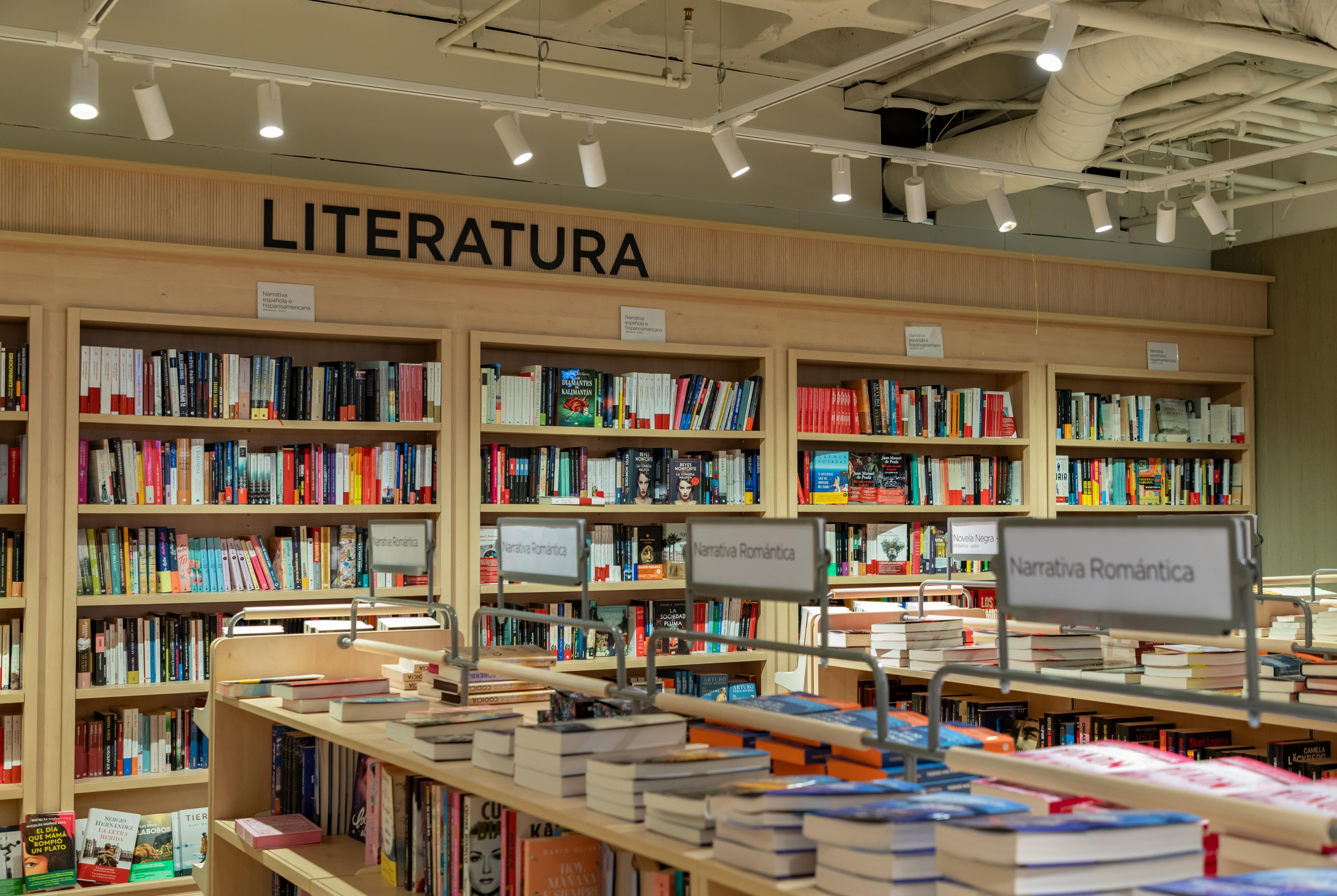 Una librería en Valencia, España. Marzo de 2025. Libros, venta de libros