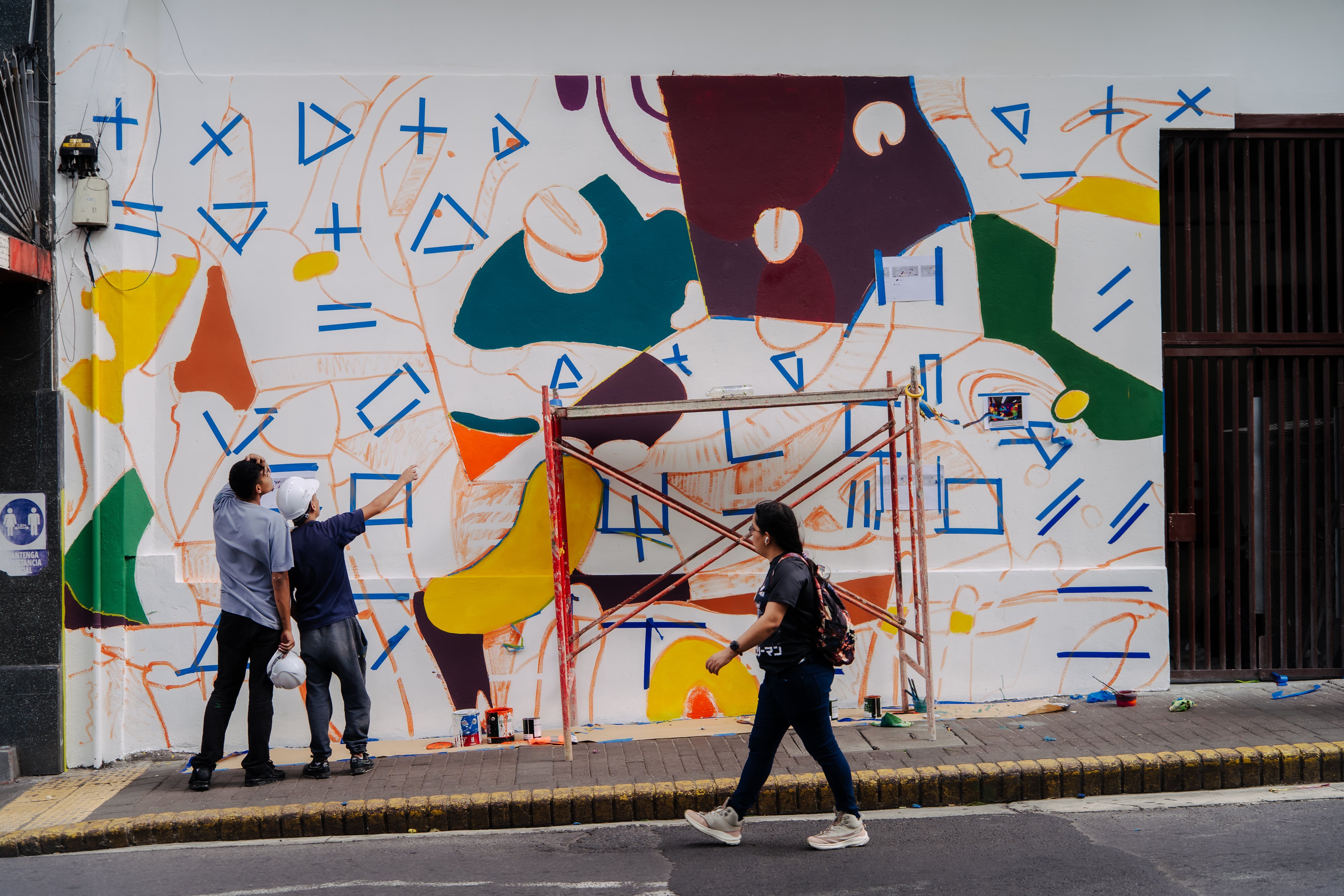 Presentación del mural en el Mercado de Artesanías.