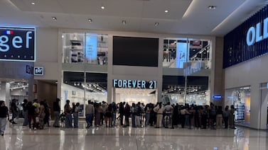 Consumidores arrasan con mercadería de Forever 21 en Curridabat ante rumores de cierre