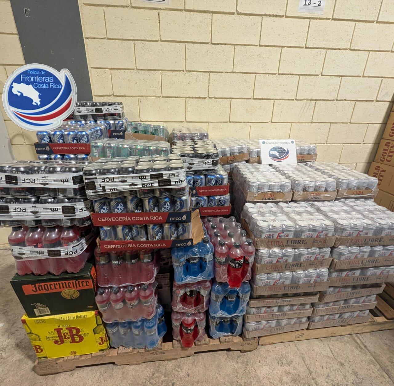 Cuando se le pidió abrir el canjón del camión que transportaba los cigarrillos de contrabando, el conductor argumentó que no tenía las llaves de los candados