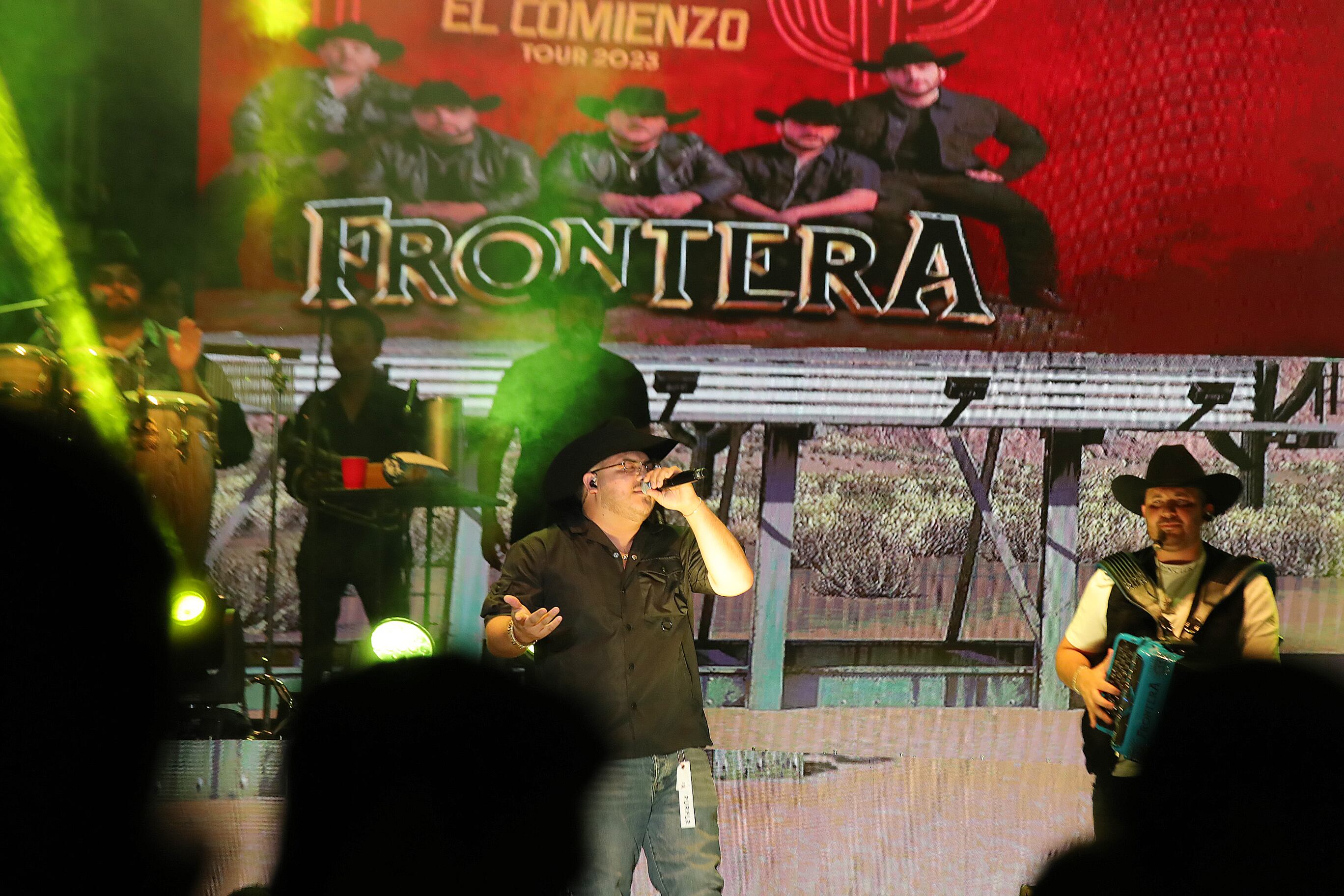 Artistas en concierto.