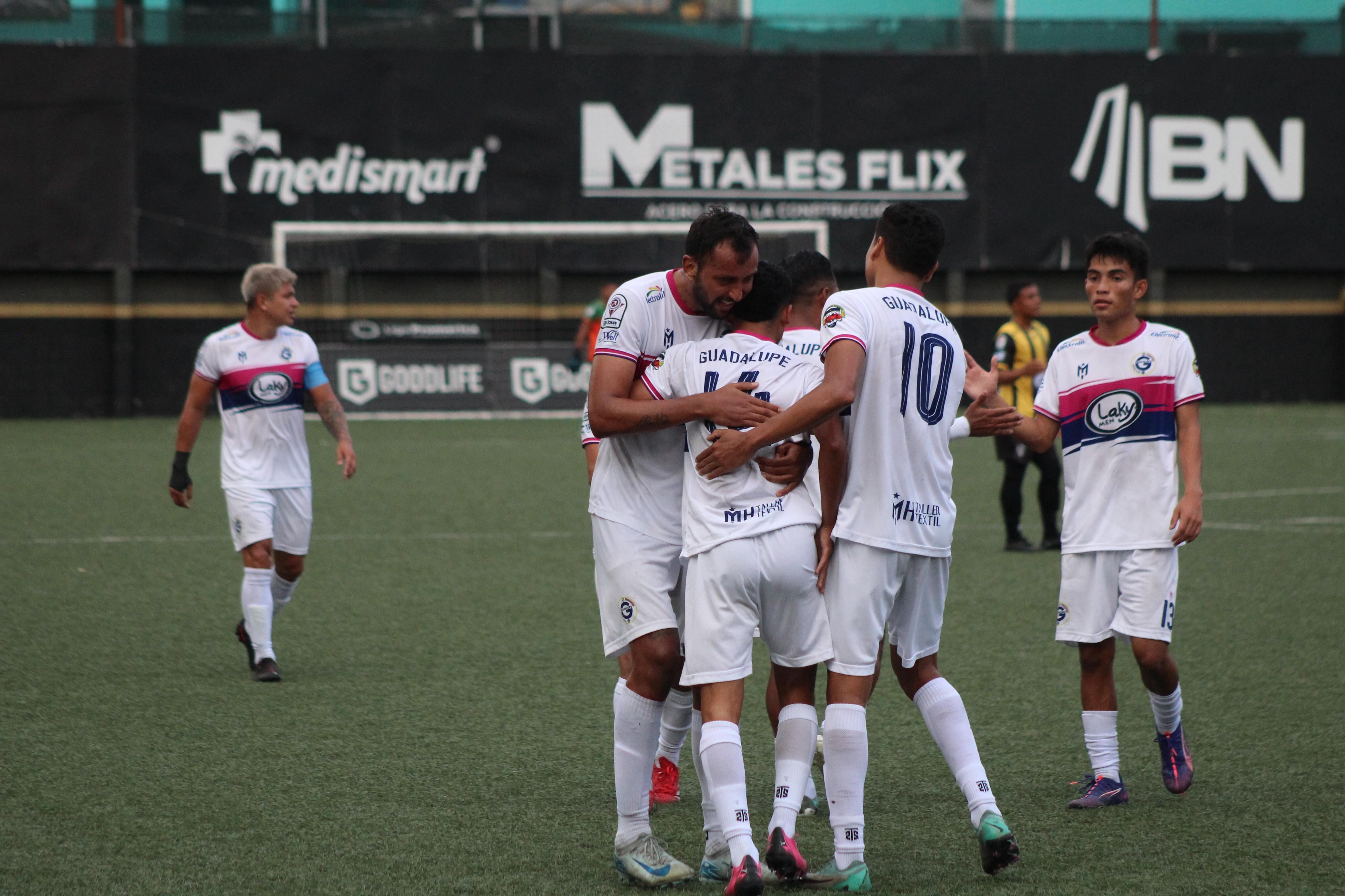 Liga de Ascenso
Guadalupe FC
Torneo Clausura 2025
Cuartos de final
Sleyker Ruiz, Elián Morales (10) y Giovanni Clunie
Cortesía: Guadalupe FC